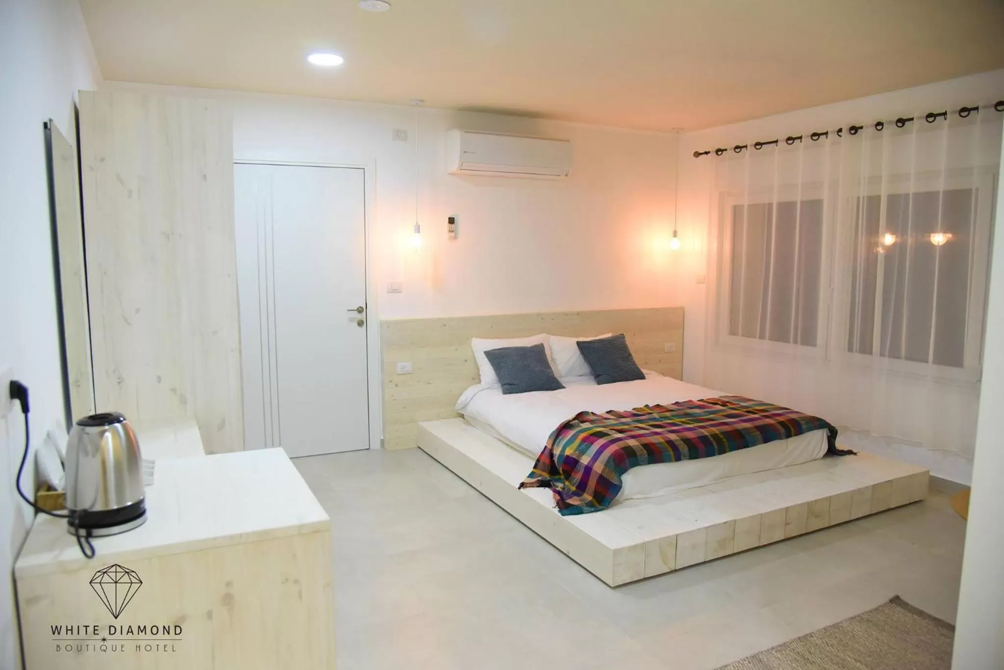 Bed in White Diamond