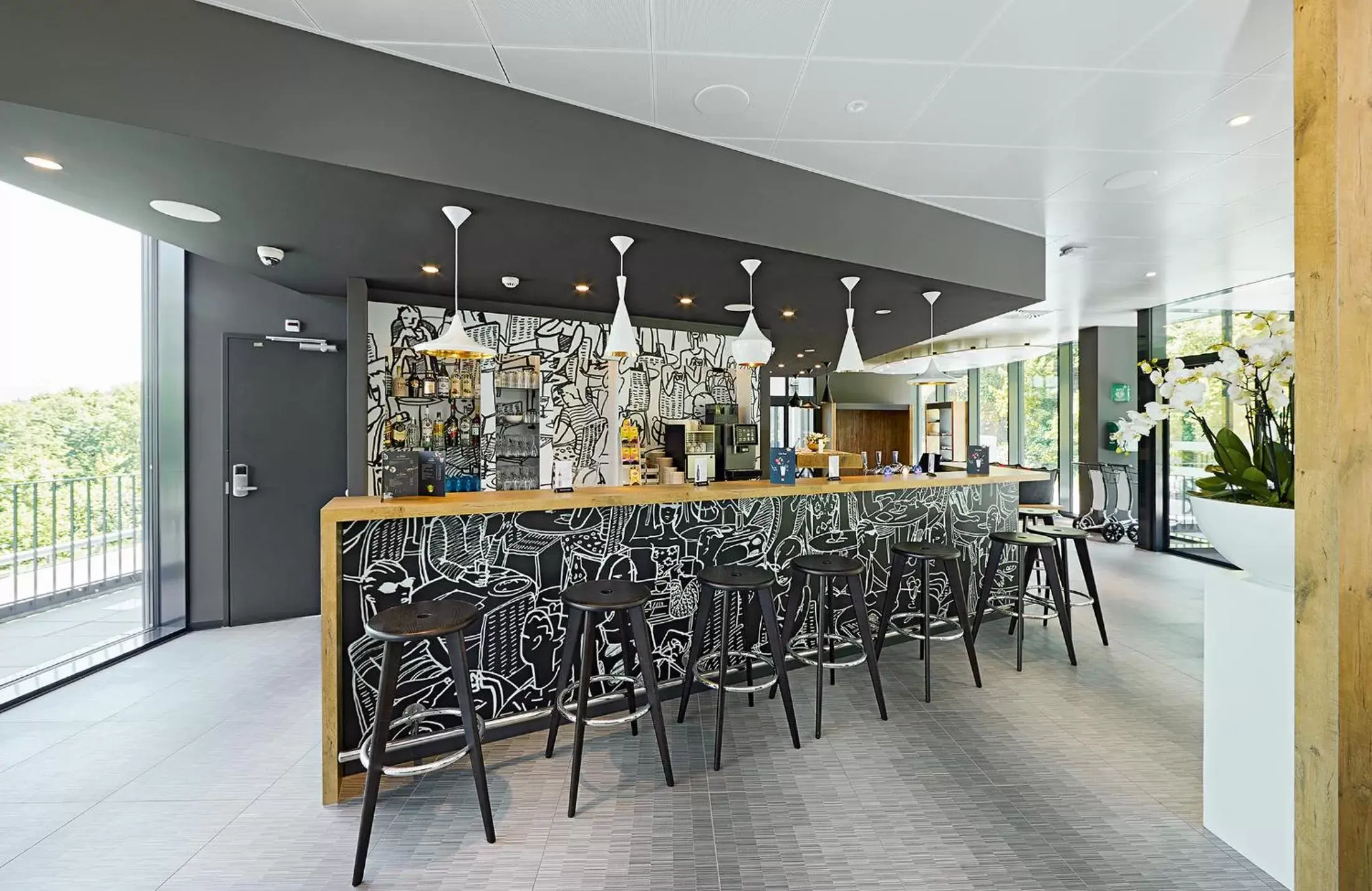 Lounge or bar in ibis Baden Neuenhof Lounge or bar in ibis Baden Neuenhof