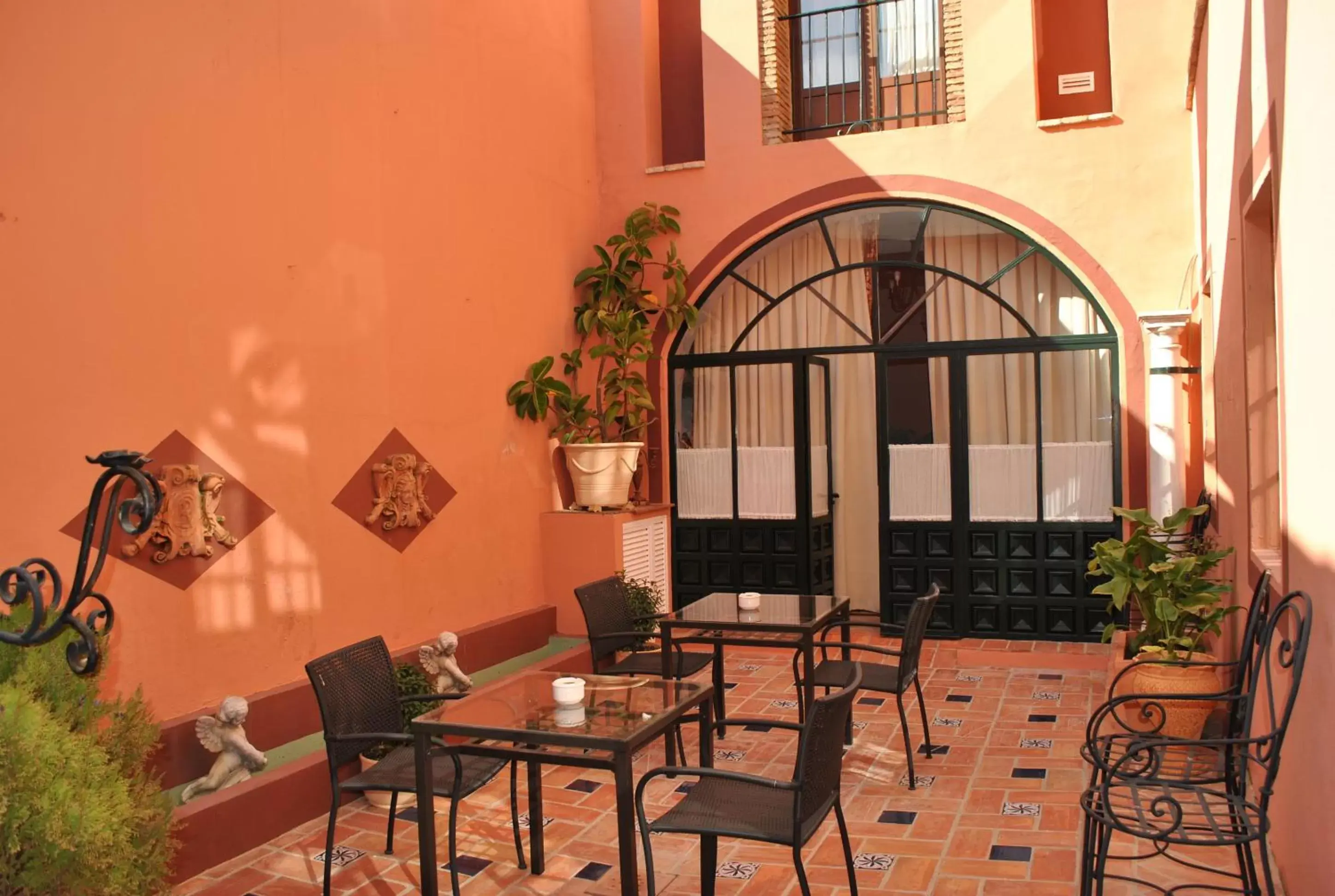 Patio, Restaurant/Places to Eat in El Rincón de las Descalzas