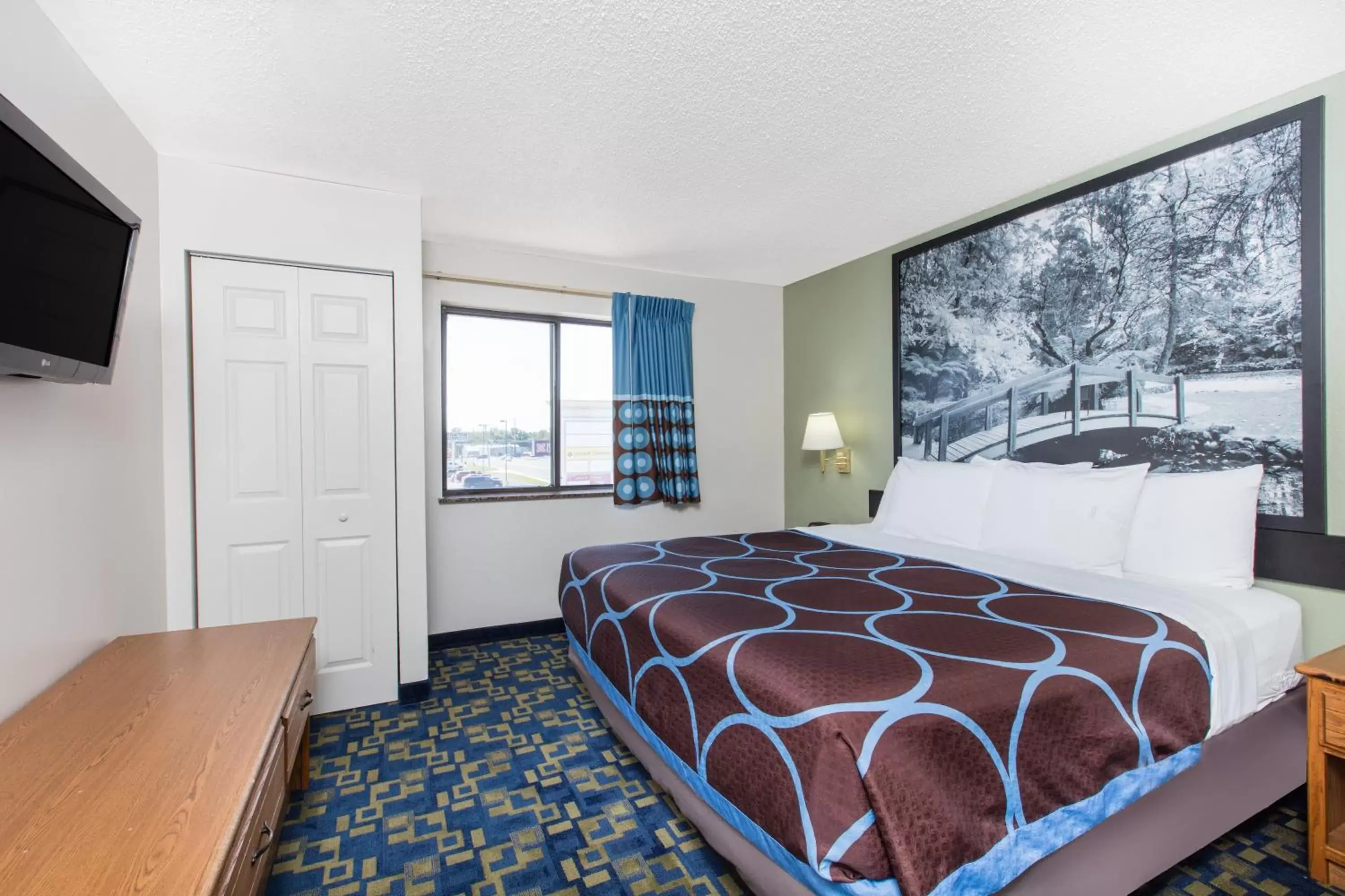Photo of the whole room in Super 8 by Wyndham Aberdeen MD