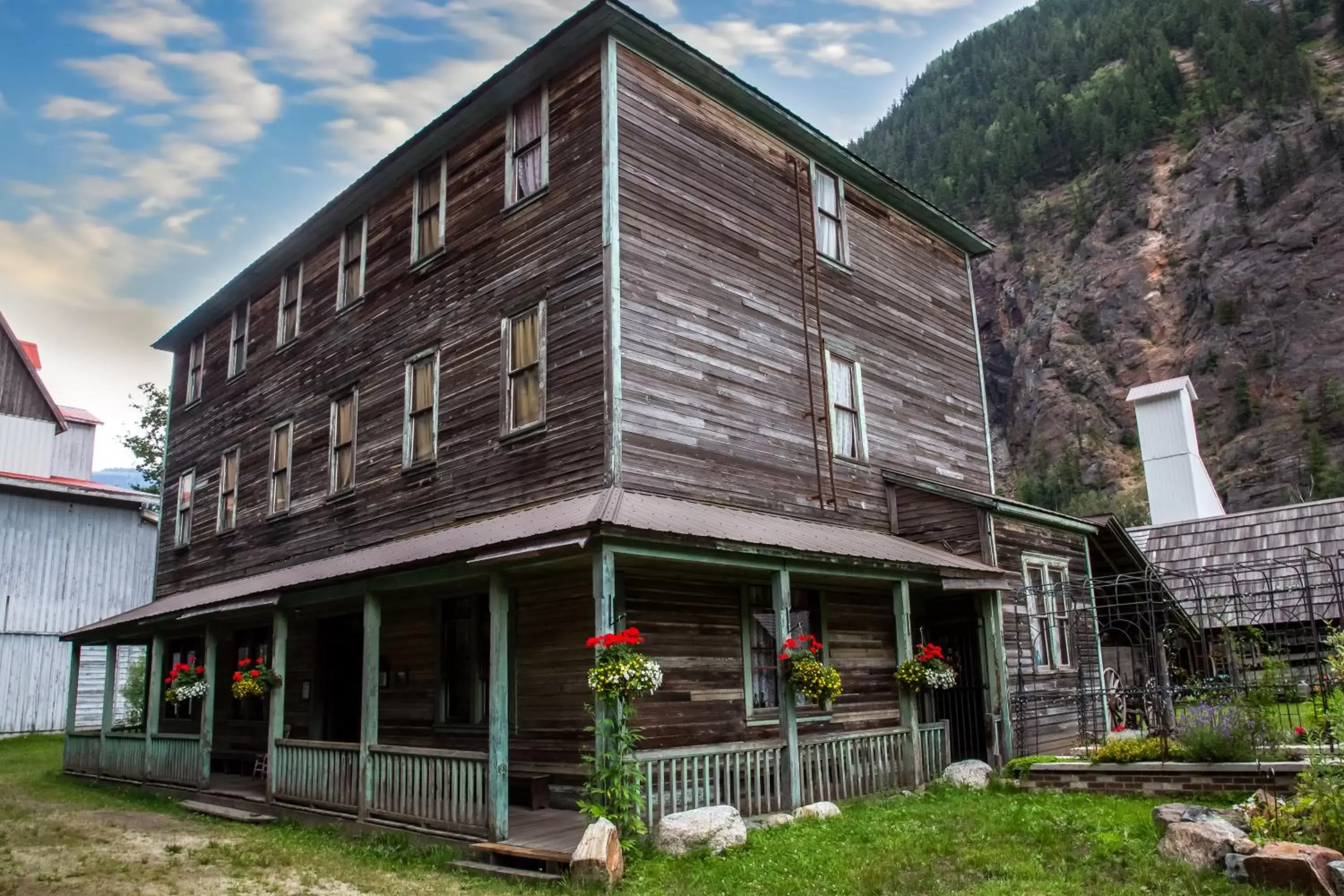 Nearby landmark, Property Building in Three Valley Lake Chateau