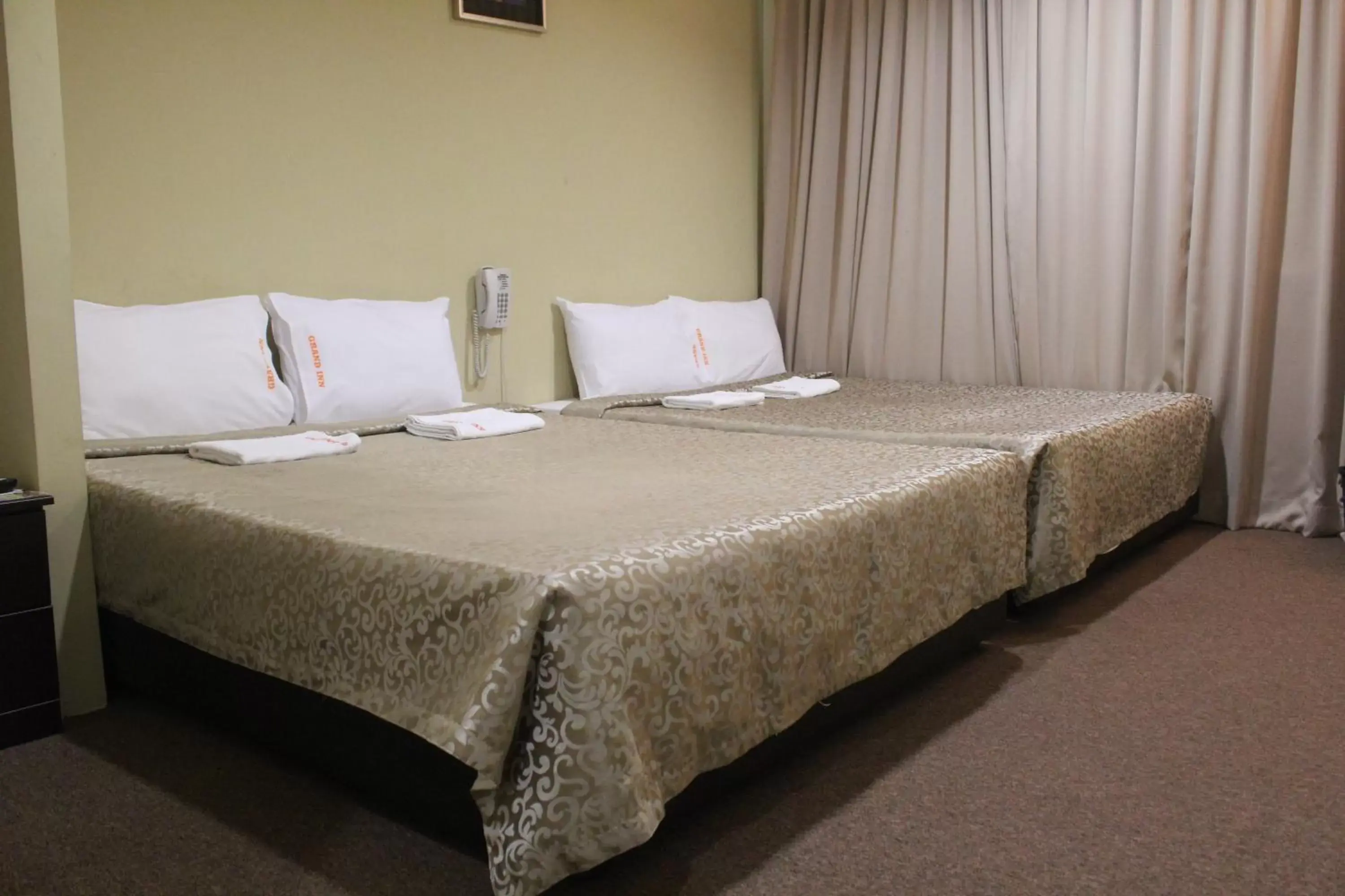 Bedroom, Bed in Grand Inn Hotel - Macalister Road