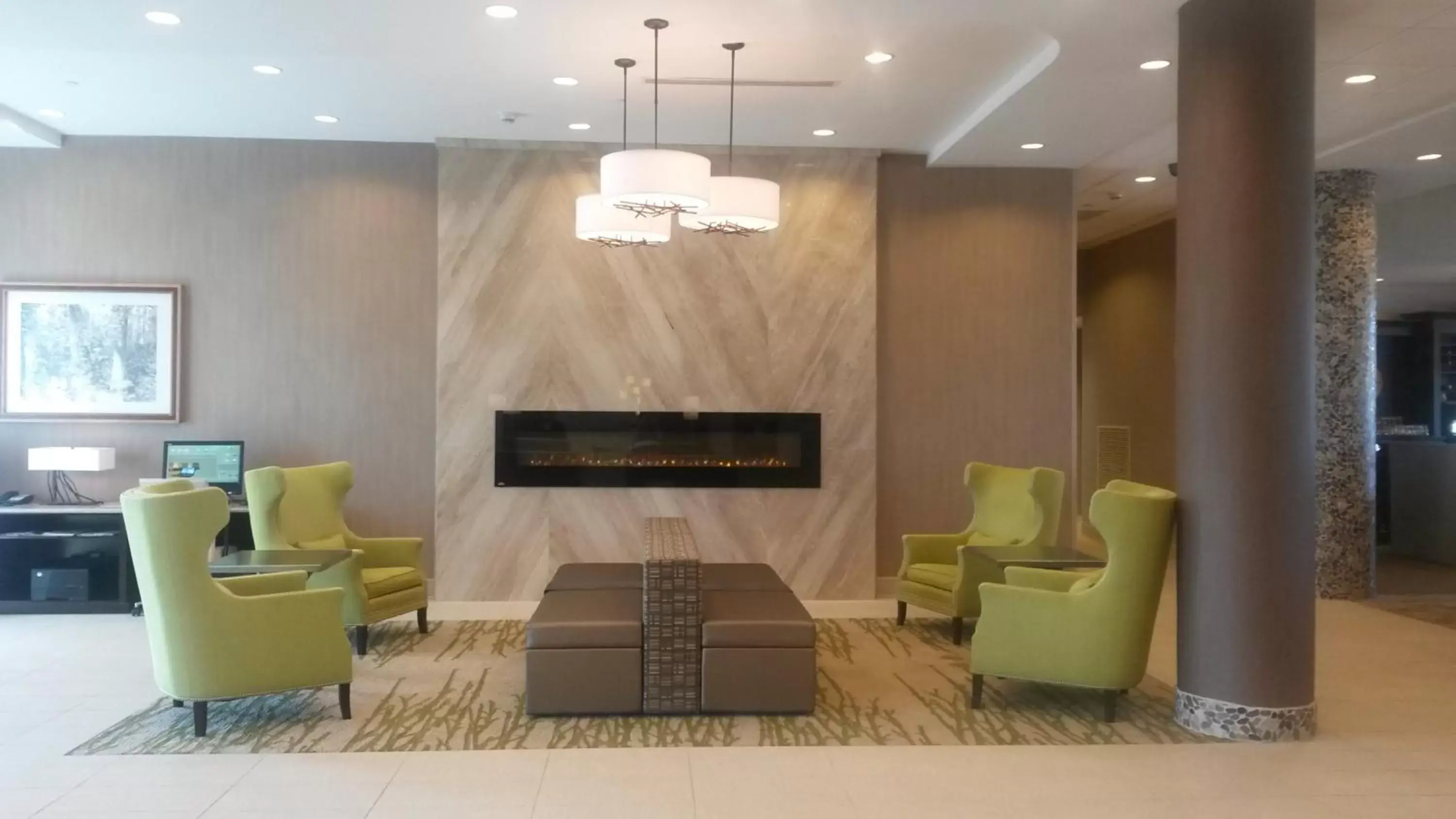 Property building, Seating Area in Holiday Inn Owensboro Riverfront, an IHG Hotel