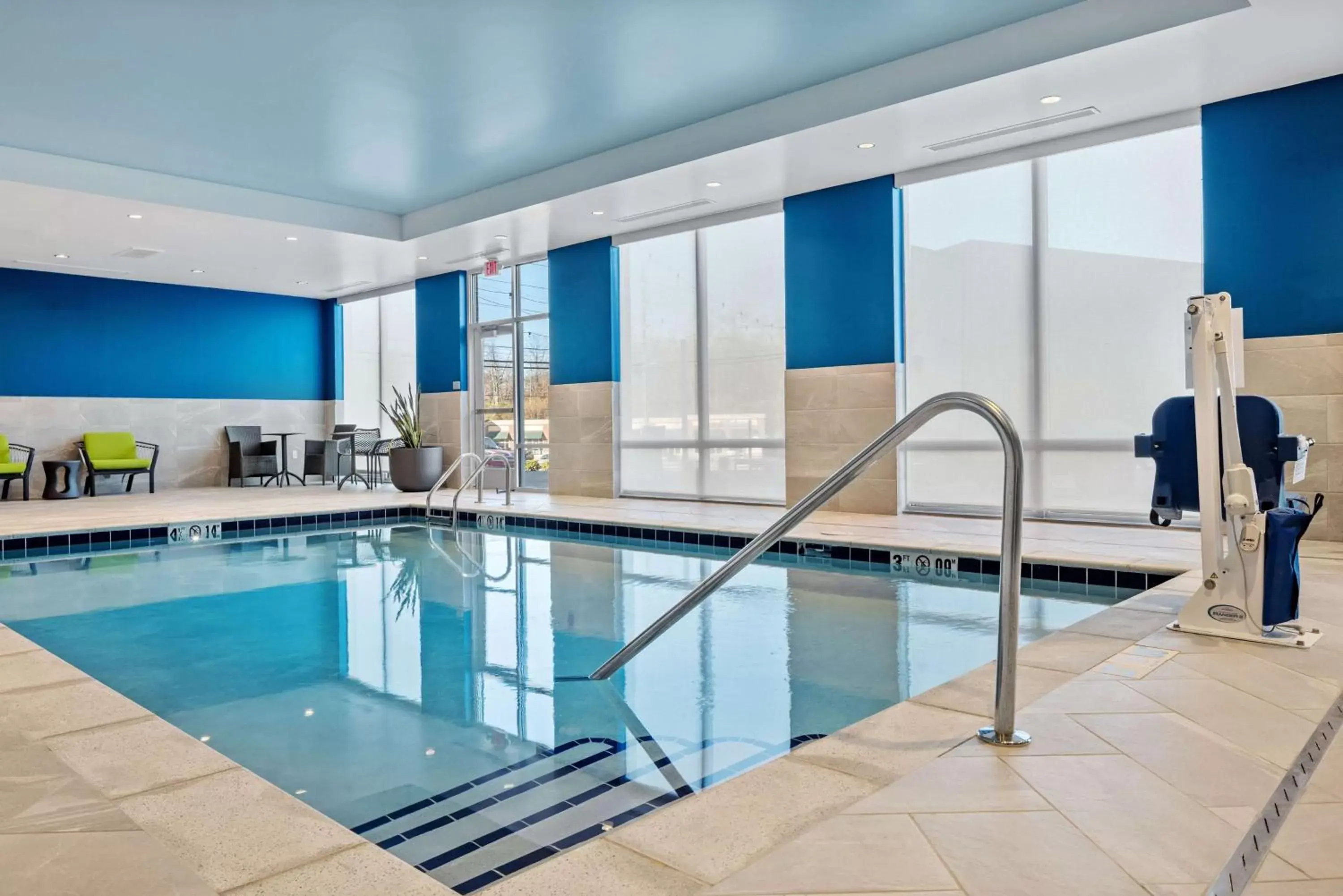 Pool view, Swimming Pool in Hampton Inn & Suites Cincinnati West, Oh
