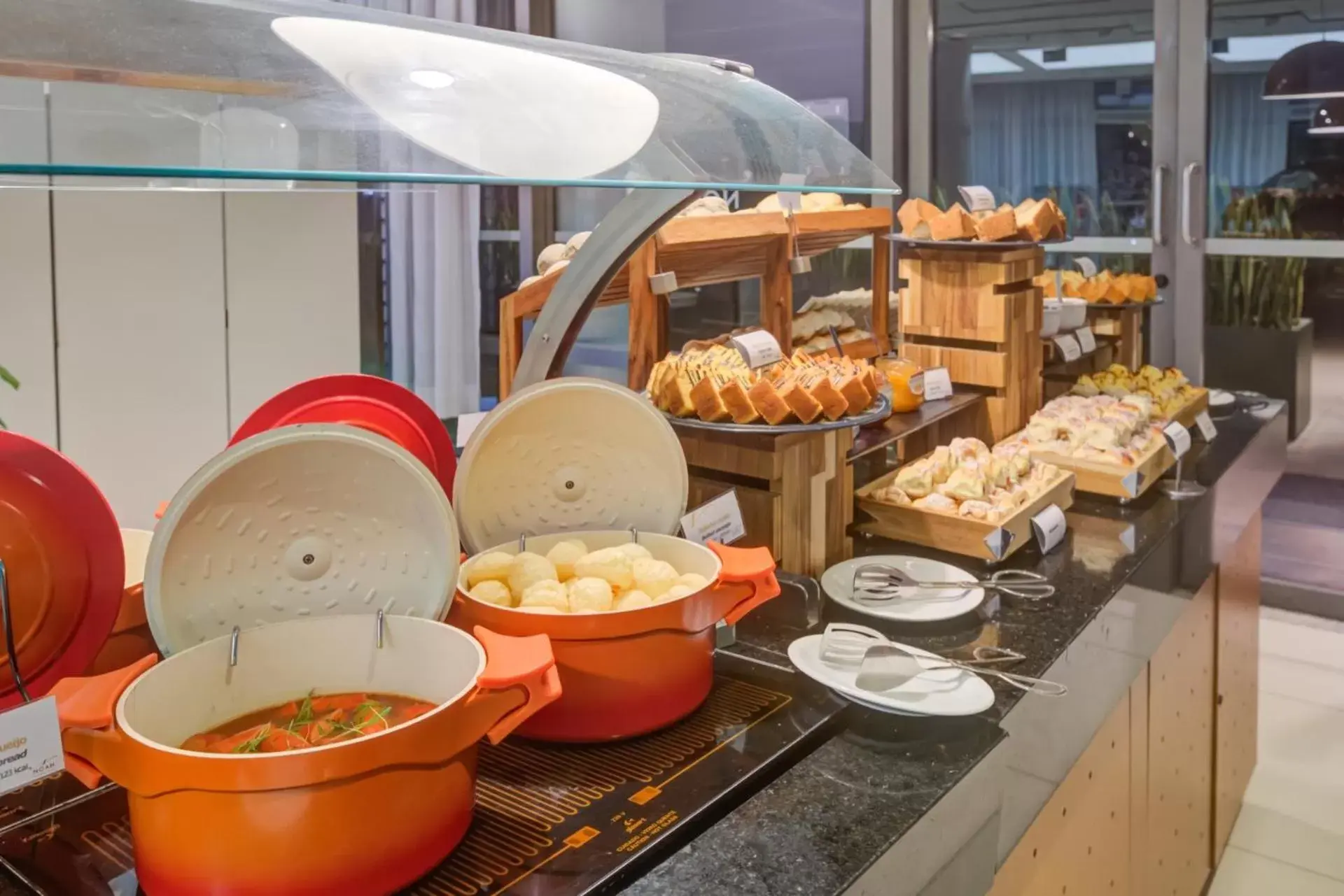 Buffet breakfast, Food in Quality Hotel São Caetano