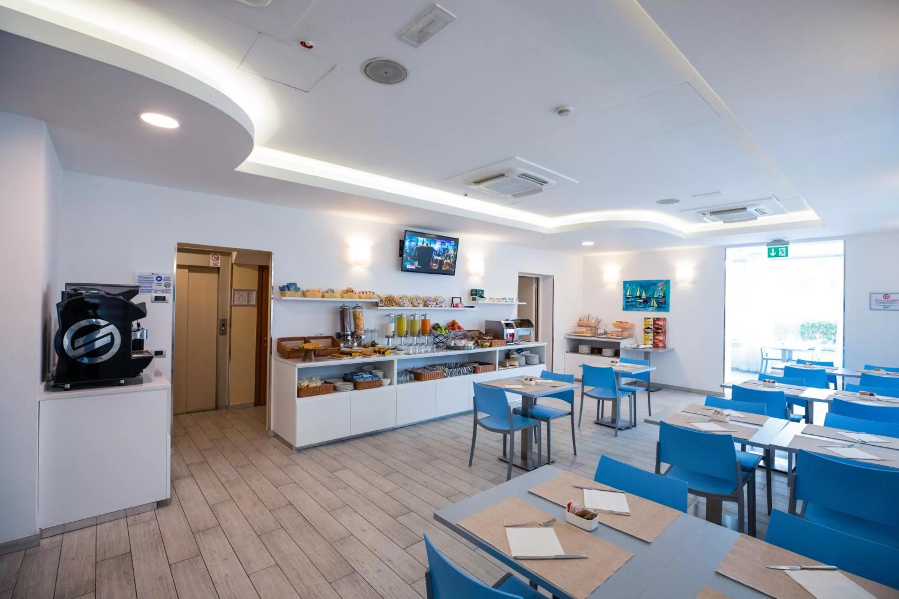 Breakfast in Hotel Gabbiano