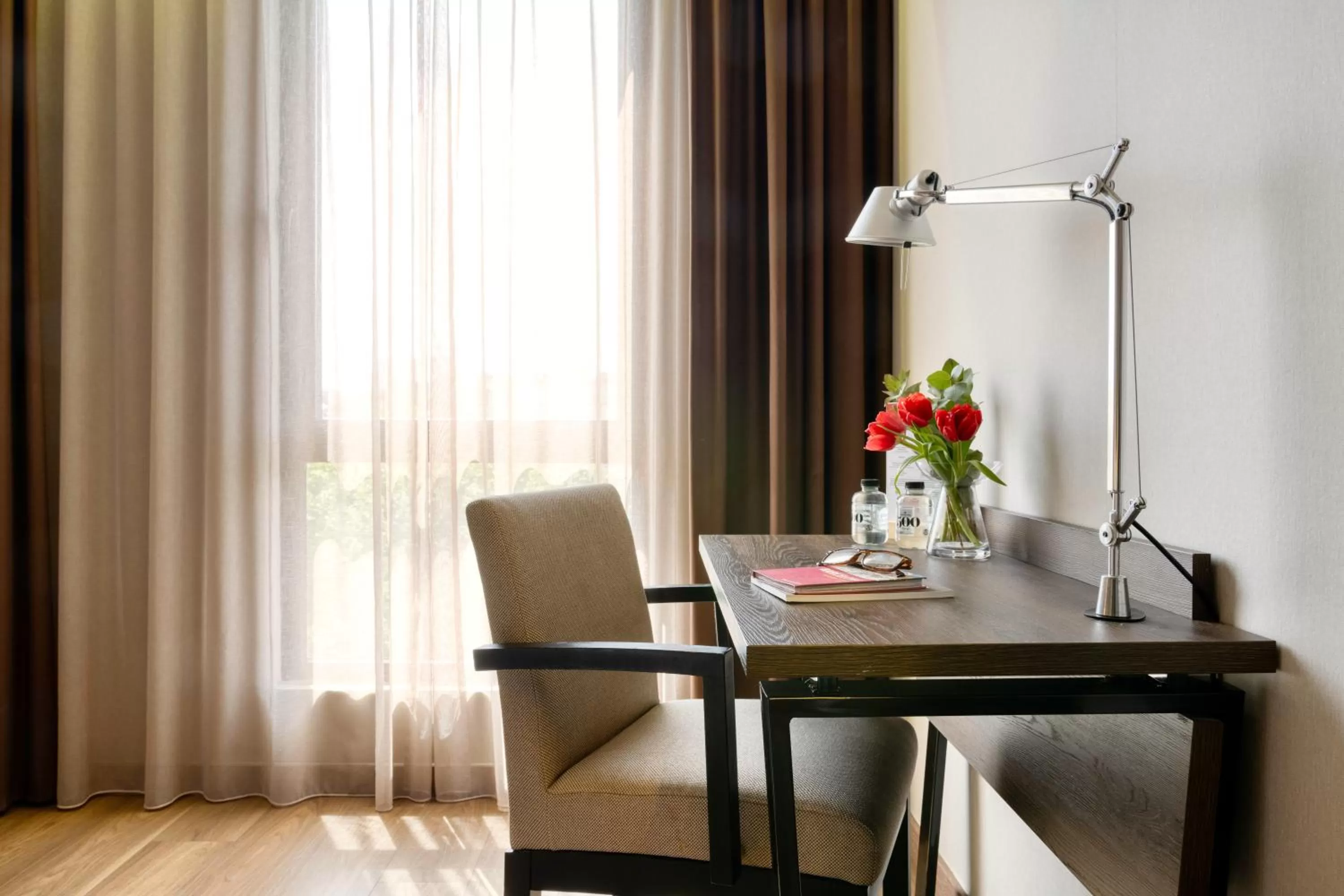 Seating area in Hotel America Barcelona