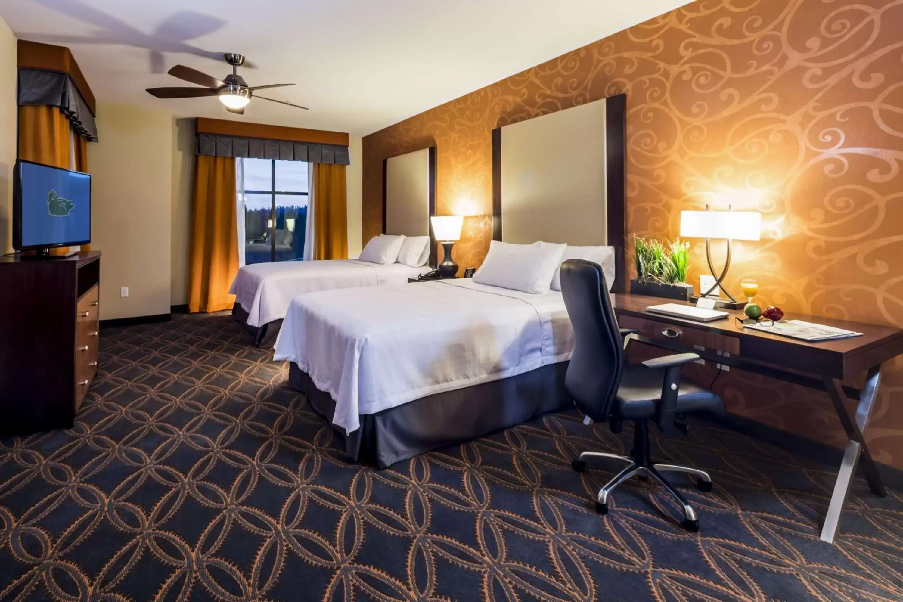 Bed in Homewood Suites by Hilton Seattle/Lynnwood