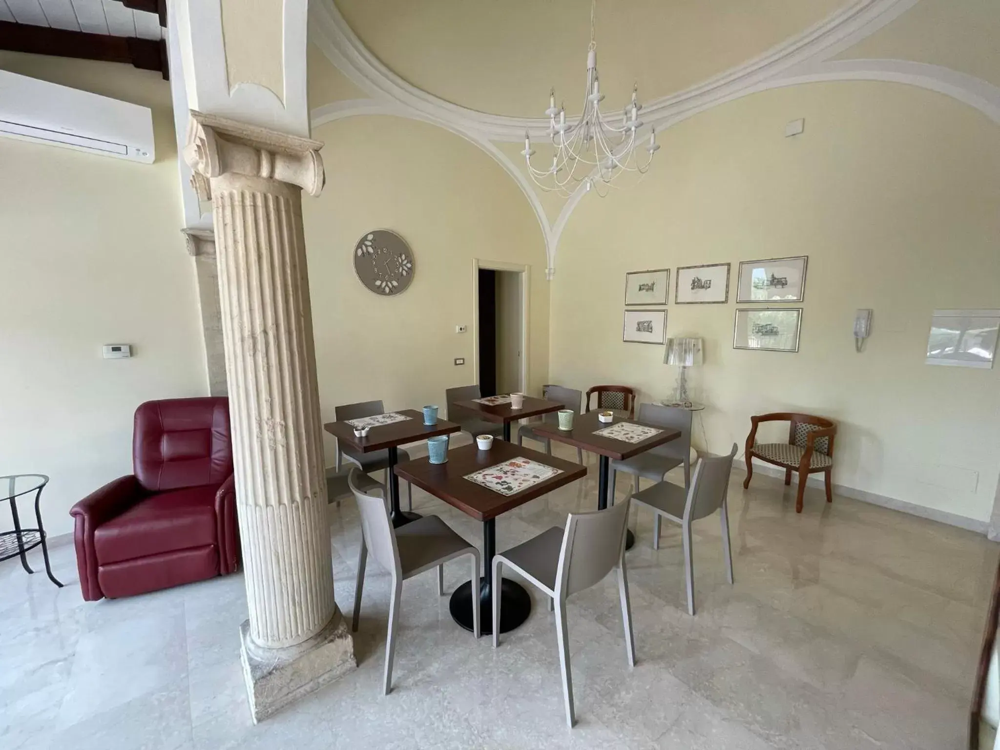 Dining Area in B&B Ponte Capograssi