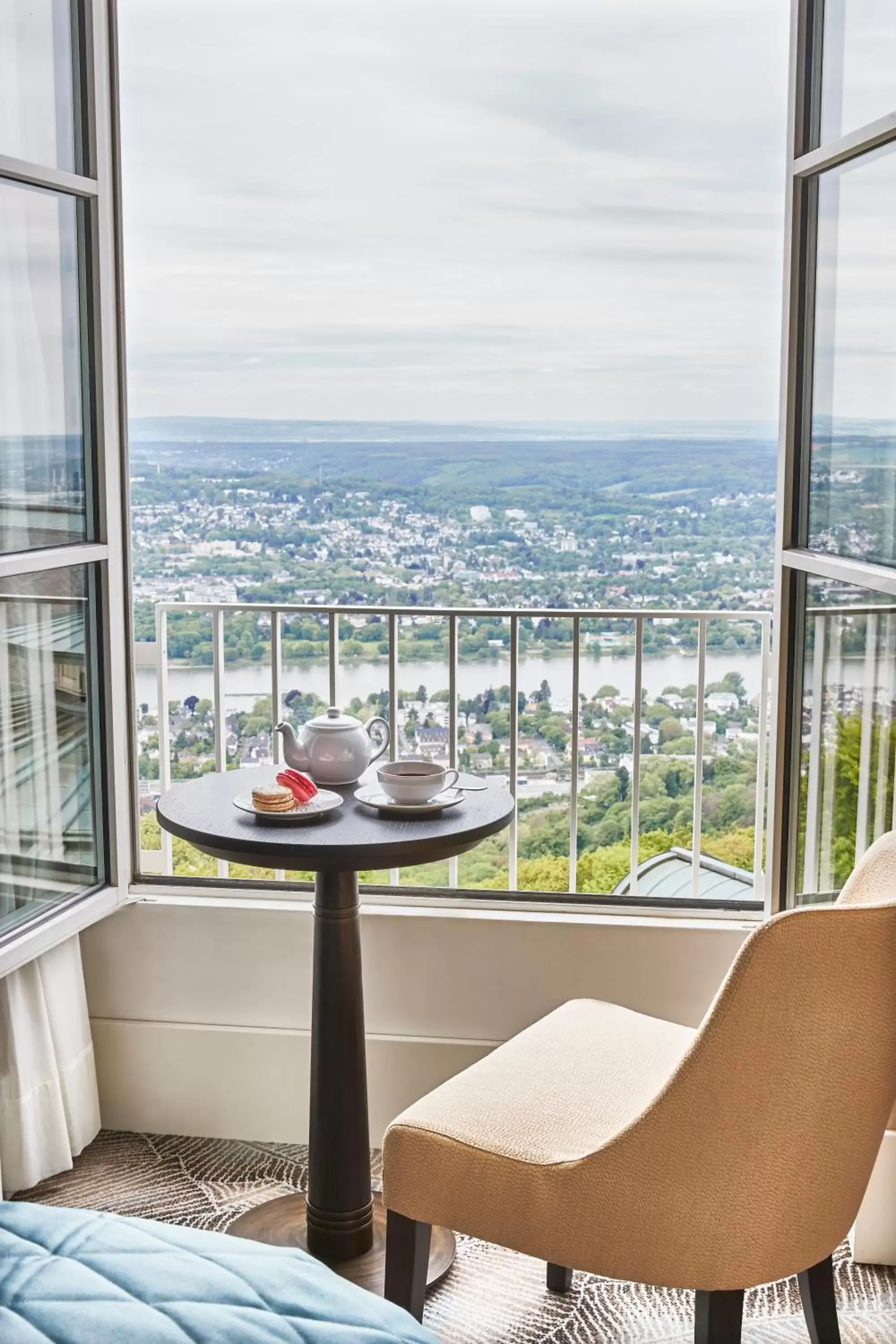 Seating area in Steigenberger Grandhotel & Spa Petersberg