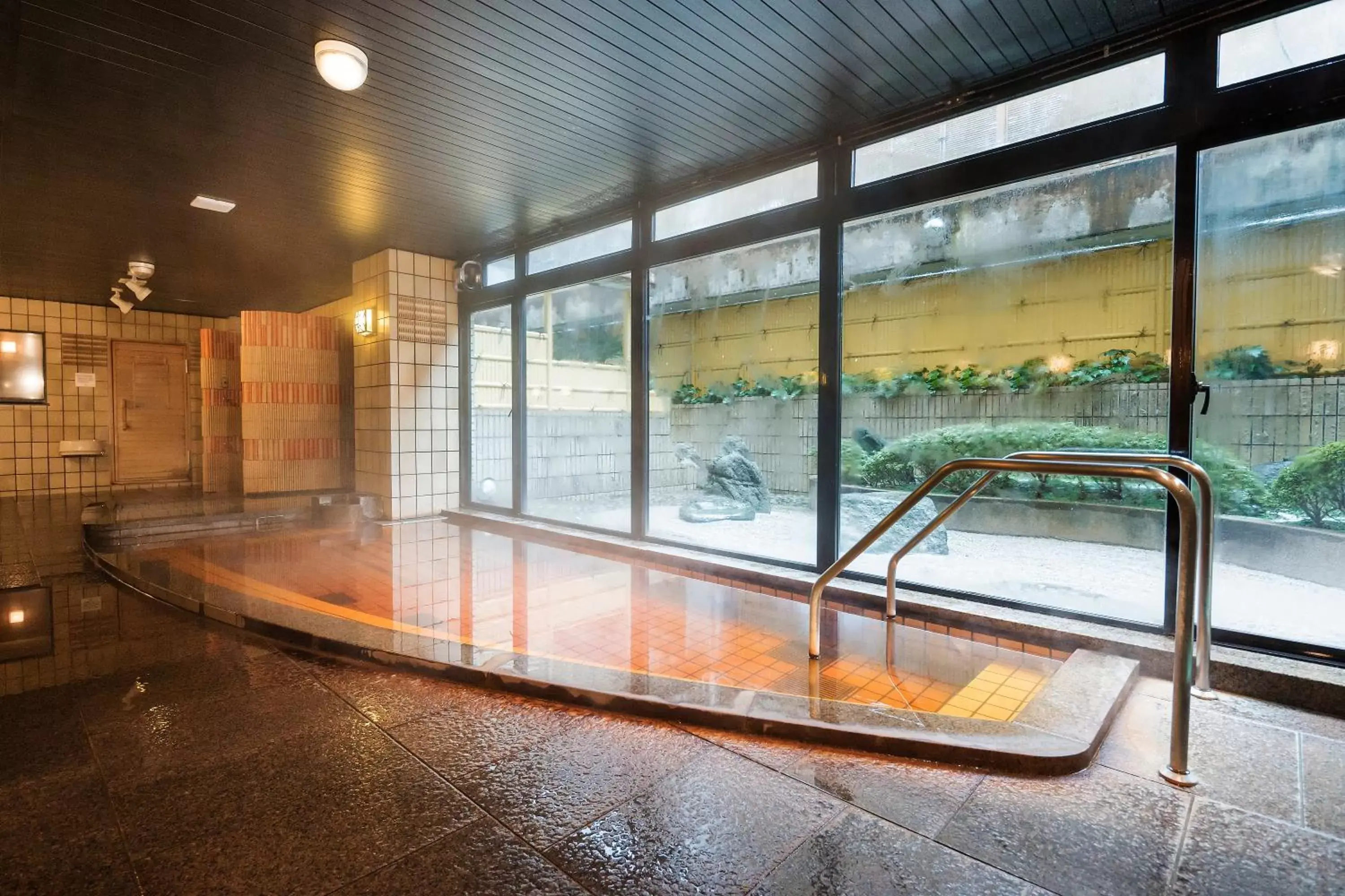 Hot Spring Bath, Swimming Pool in Kanazawa Hakuchoro Hotel Sanraku