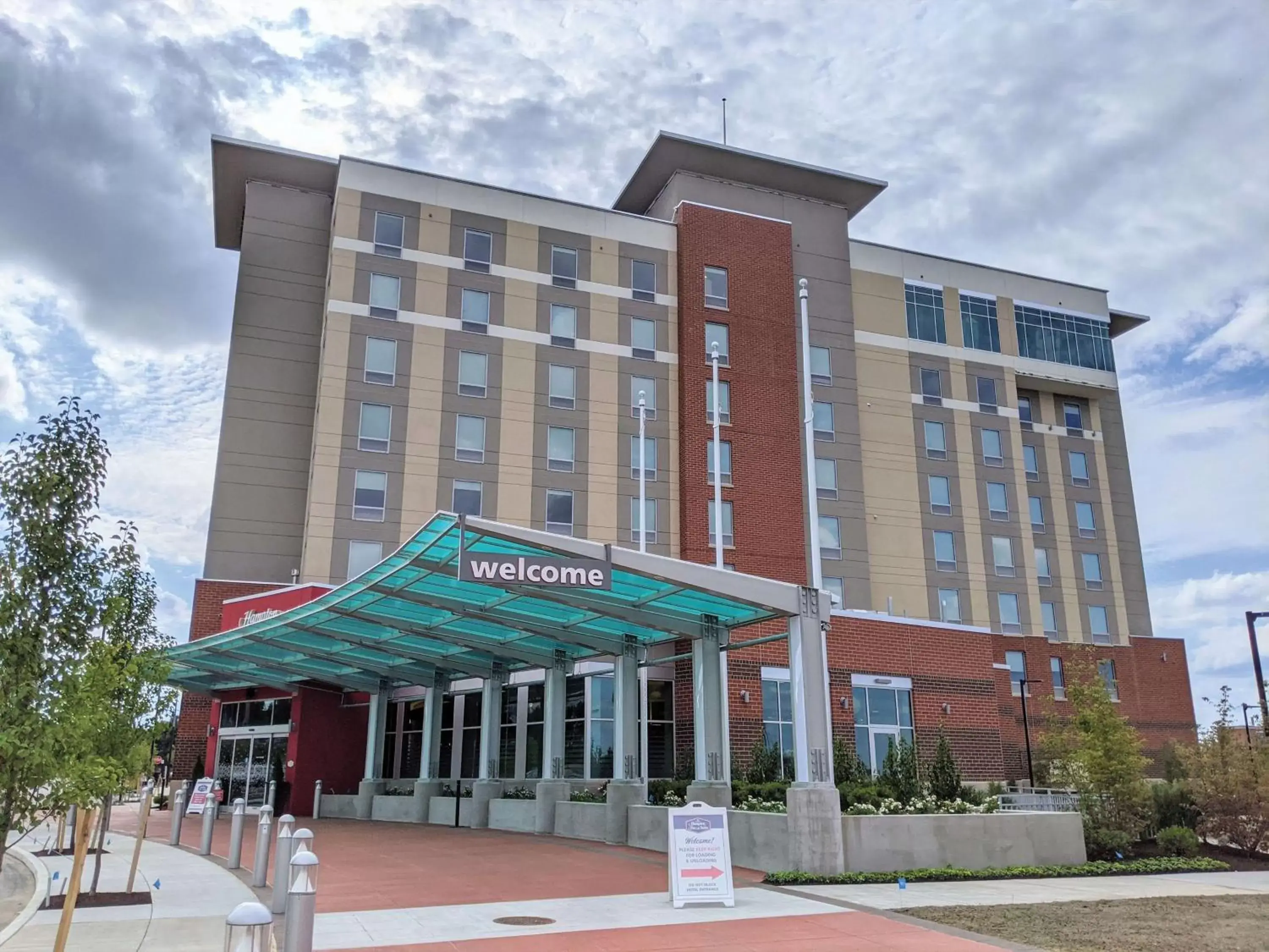 Property Building in Hampton Inn & Suites Erie Bayfront