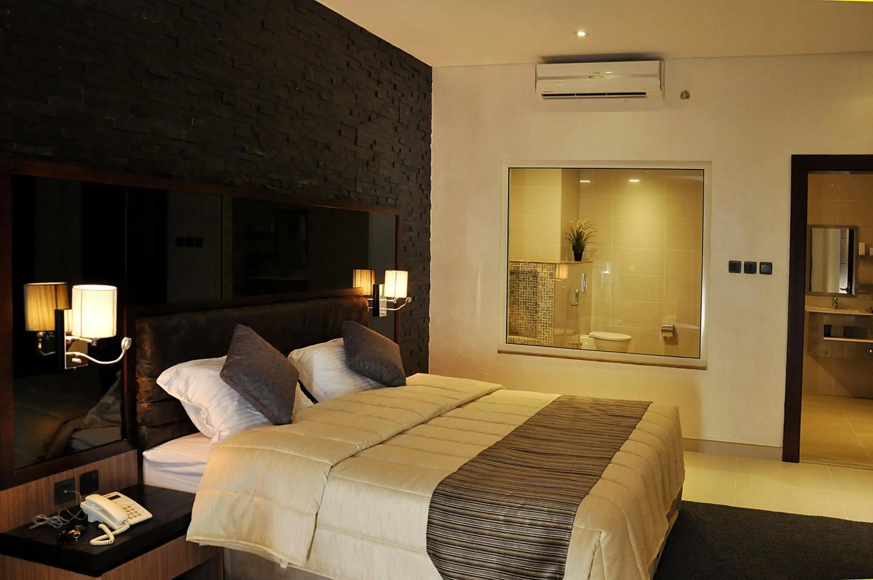 Bedroom, Bed in Pearl Beach Hotel