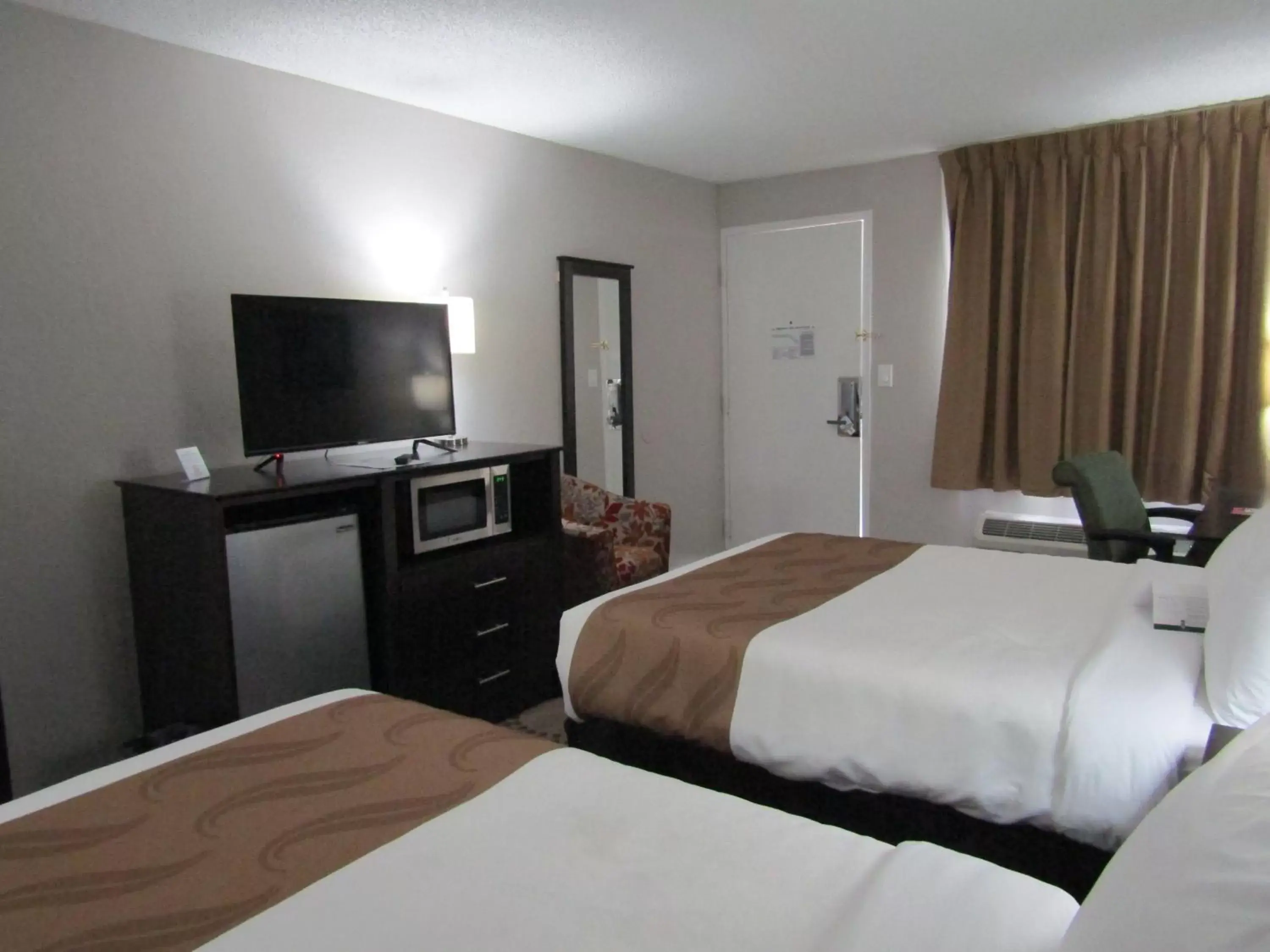 Standard Room with Two Double Beds - Non-Smoking in Quality Inn & Suites By The Lake