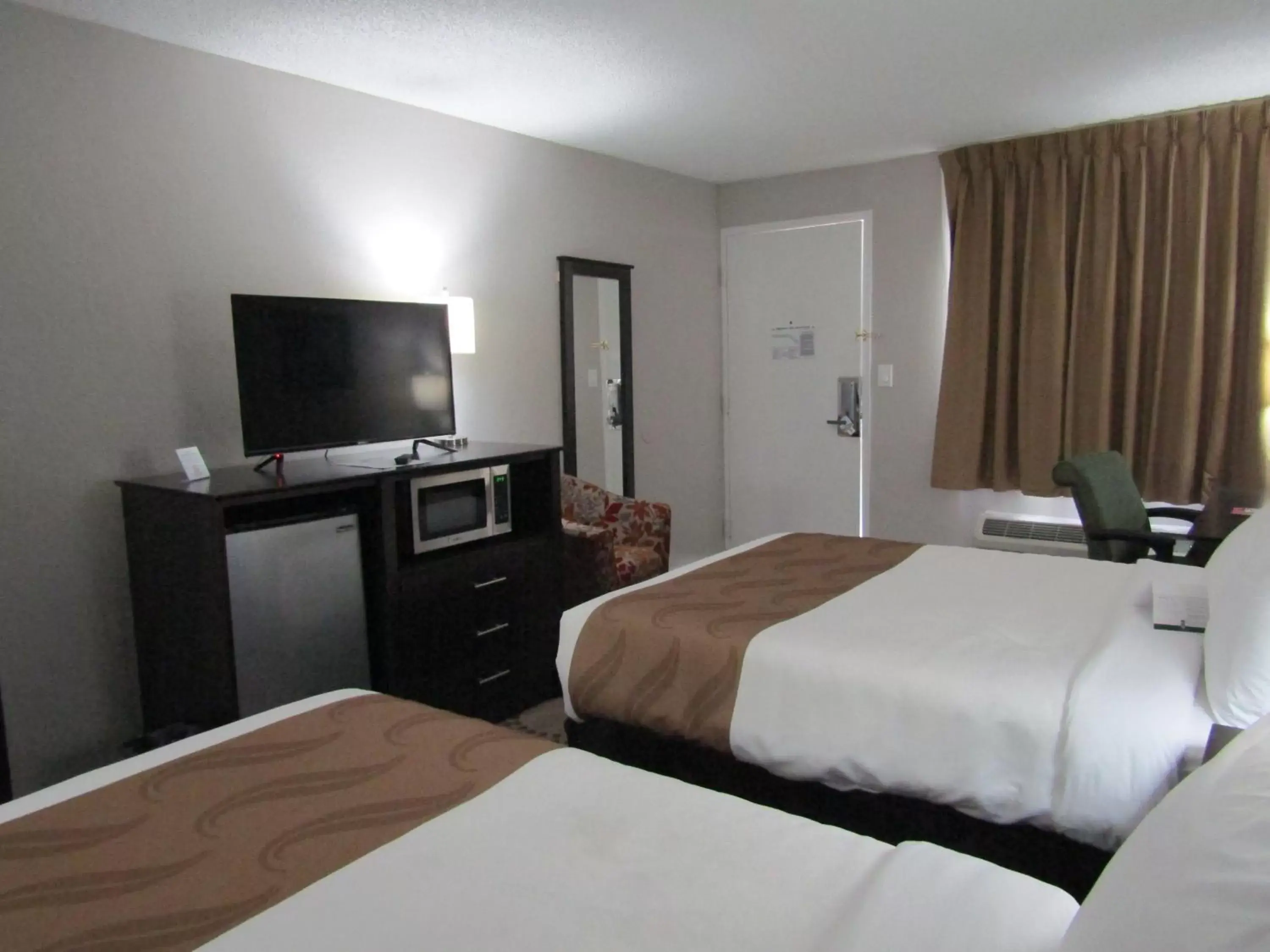 Standard Room with Two Double Beds - Non-Smoking in Quality Inn & Suites Kissimmee by The Lake Standard Room with Two Double Beds - Non-Smoking in Quality Inn & Suites Kissimmee by The Lake