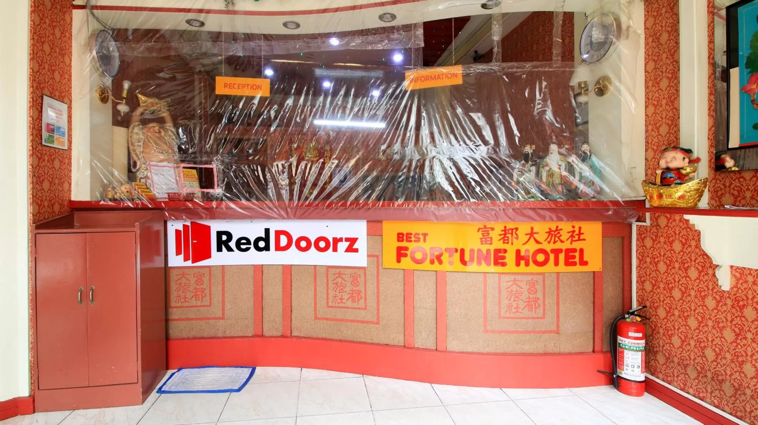 Property logo or sign in RedDoorz Plus @ Chinatown Binondo