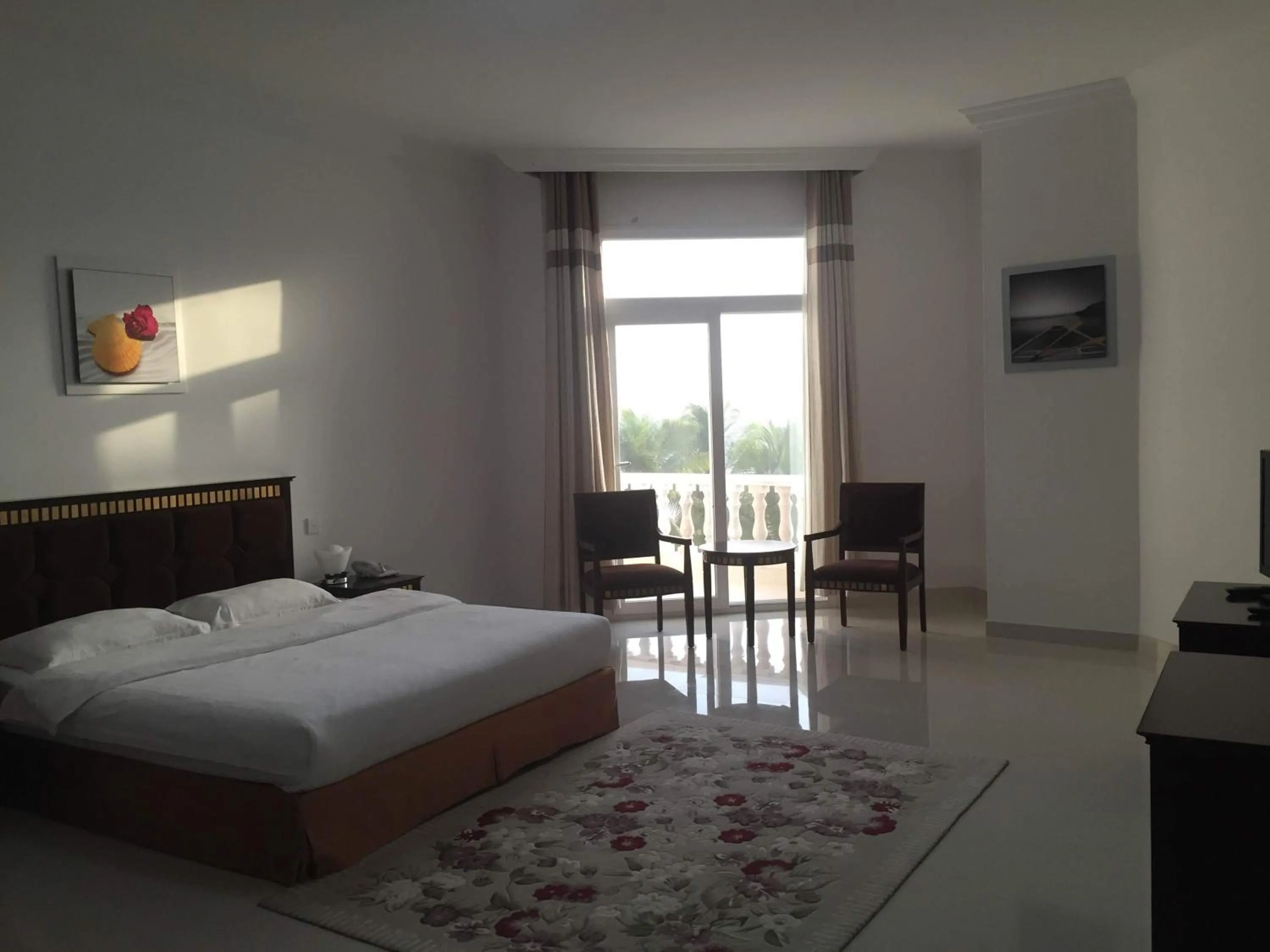 Photo of the whole room, Bed in Beach Resort Salalah