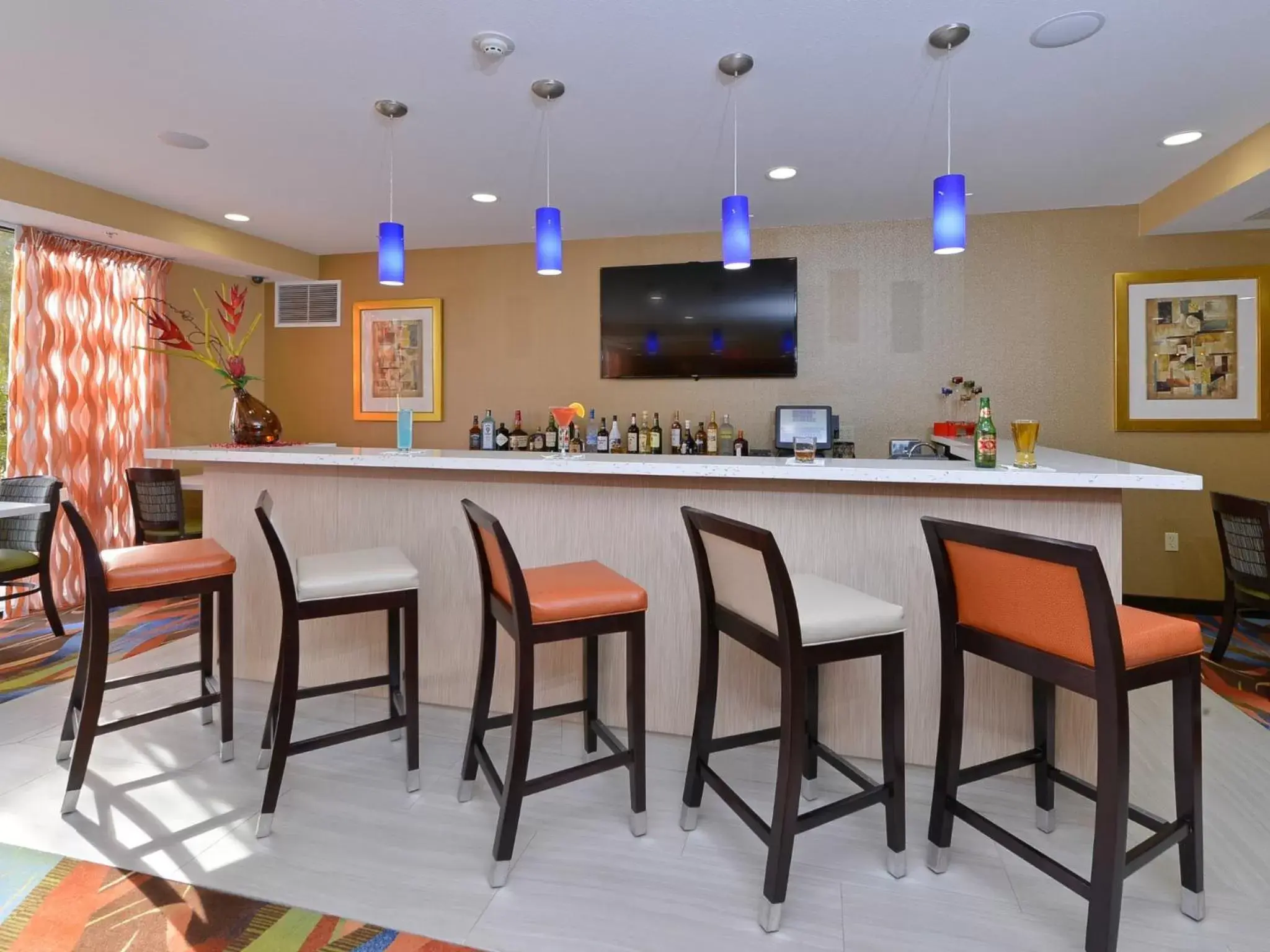 Lounge or bar, Lounge/Bar in Best Western Plus Fresno Airport Hotel