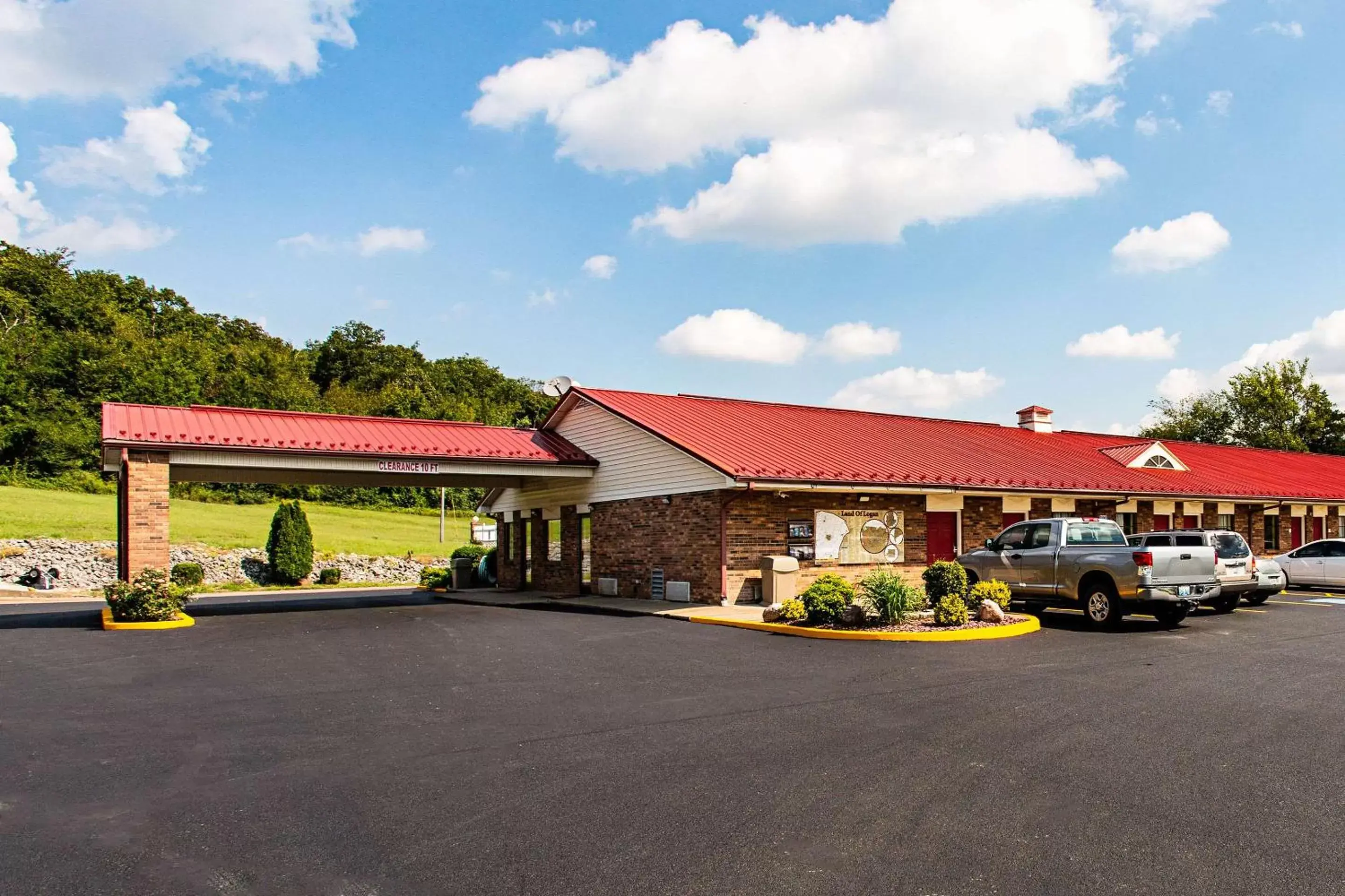 Property Building in Econo Lodge Russellville