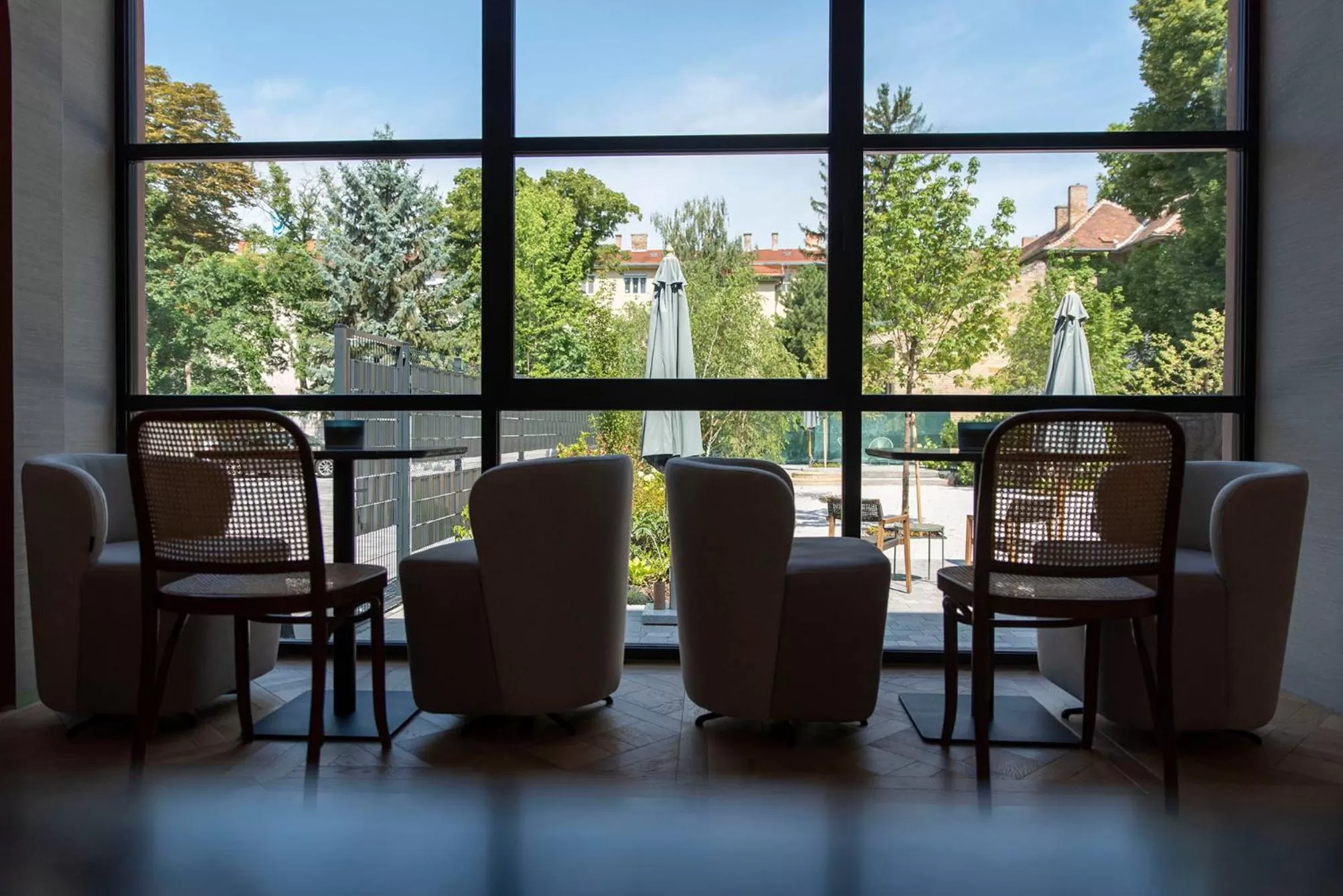 Restaurant/places to eat in Nest