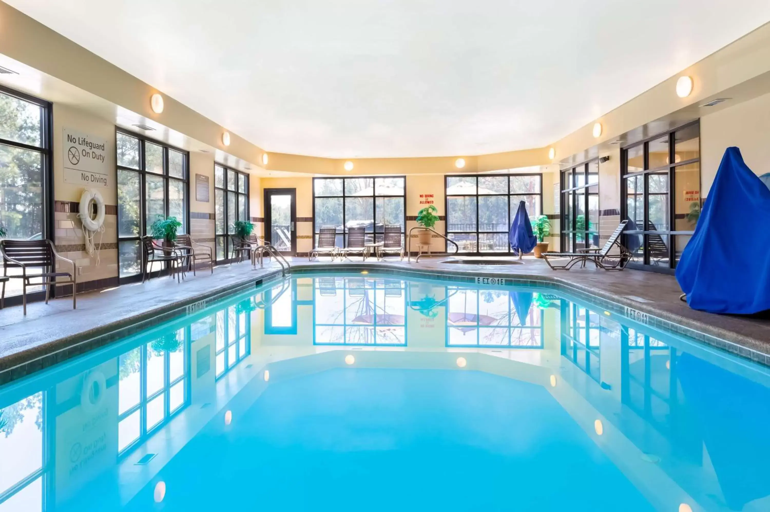 Pool view in Hampton Inn Ringgold-Ft. Oglethorpe Pool view in Hampton Inn Ringgold-Ft. Oglethorpe