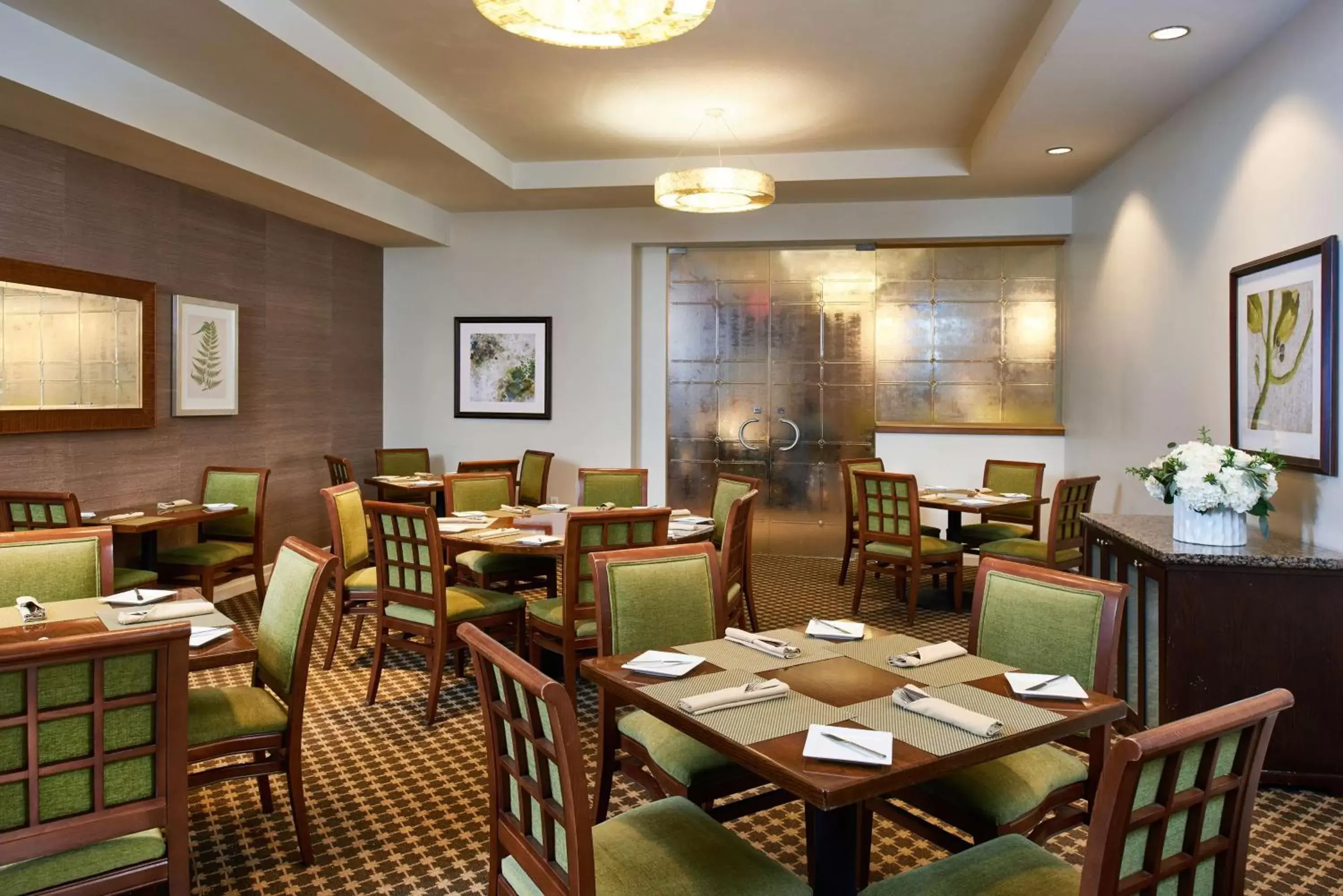 Dining area, Restaurant/Places to Eat in DoubleTree by Hilton Irvine Spectrum
