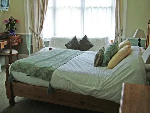 Photo of the whole room, Bed in Tower House 1066