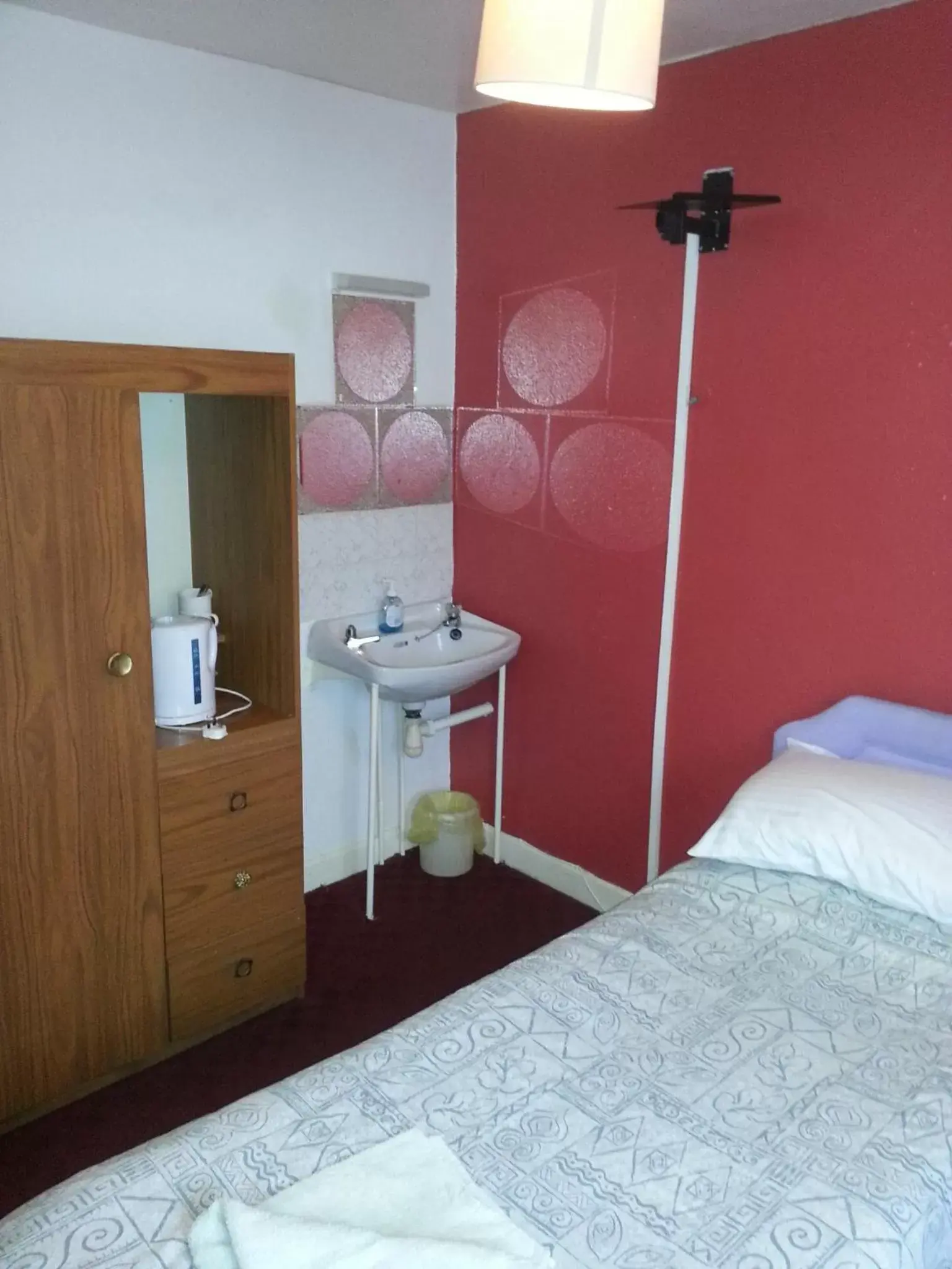 Photo of the whole room, Bathroom in Jesmond International Hotel