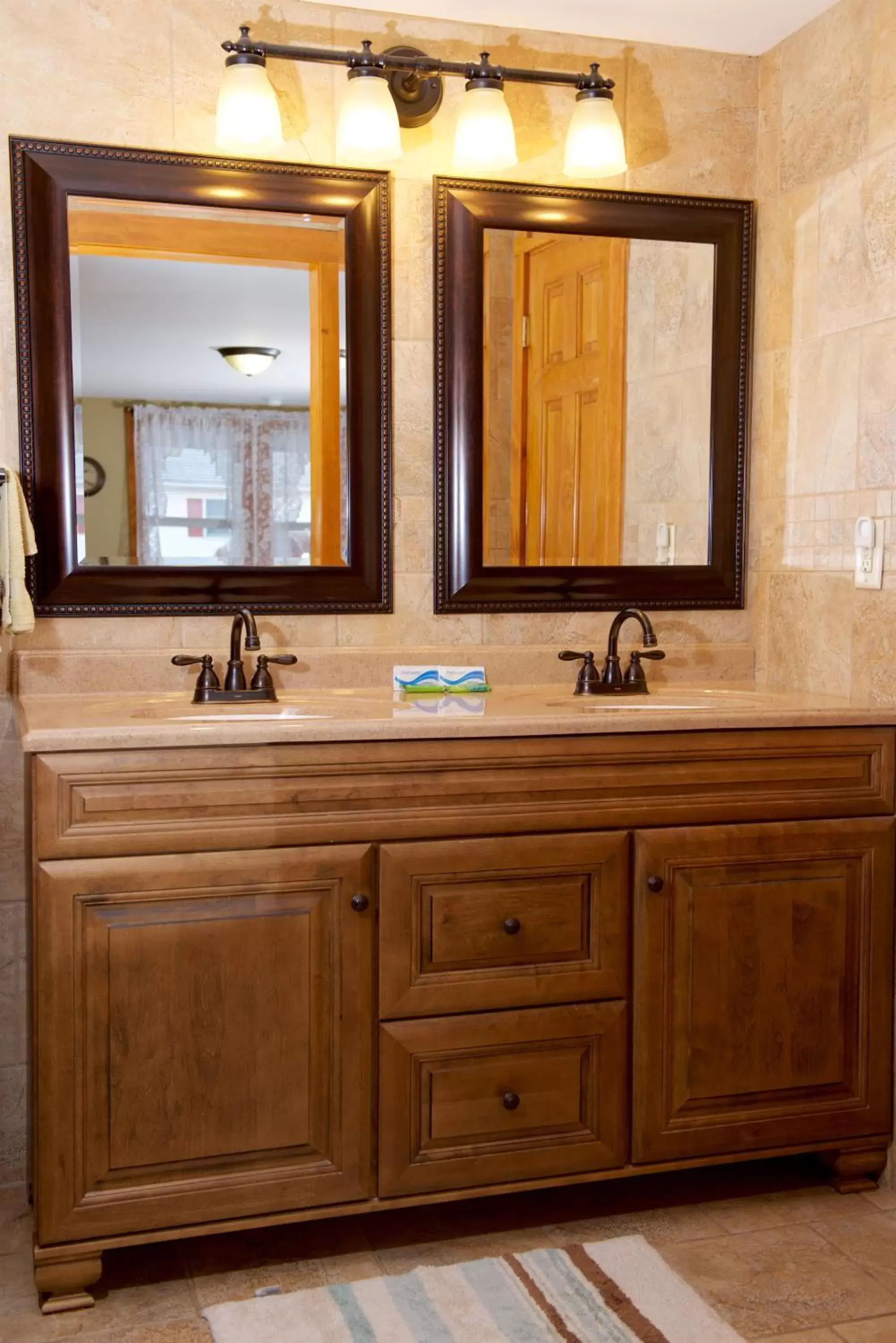 Bathroom in Myer Country Motel