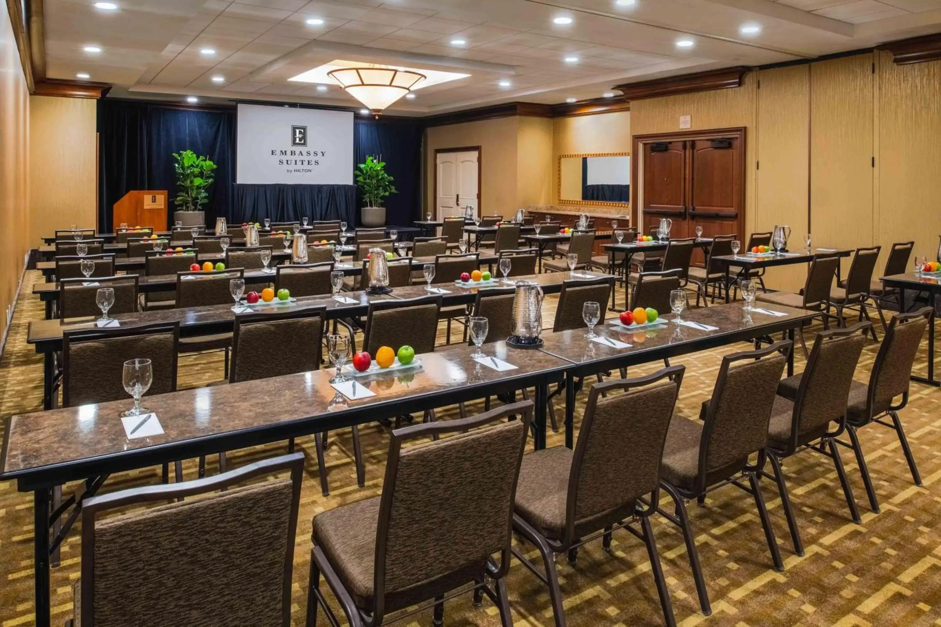 Meeting/conference room in Embassy Suites by Hilton Sacramento Riverfront Promenade