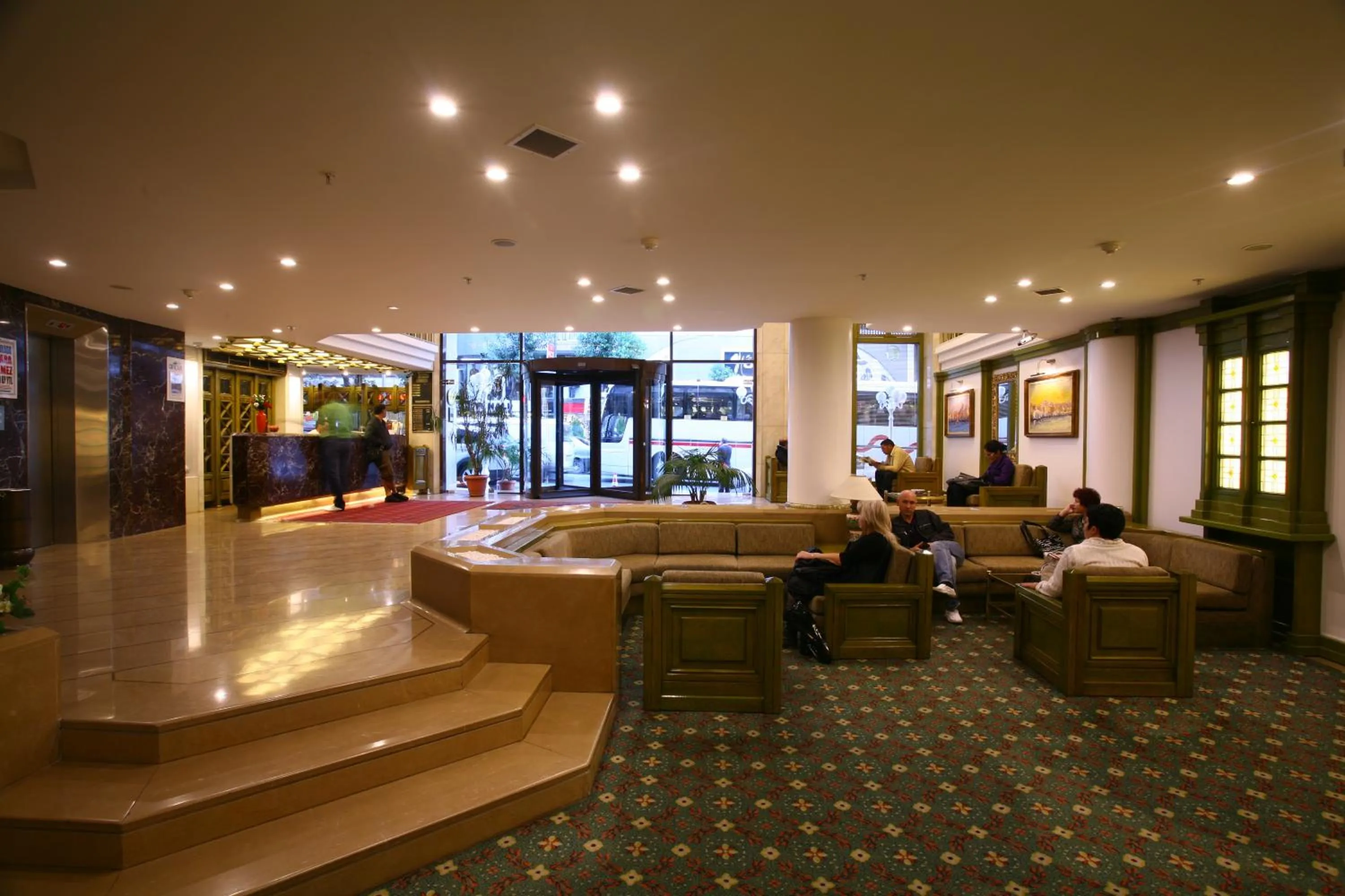 Lobby or reception in Istanbul Royal Hotel
