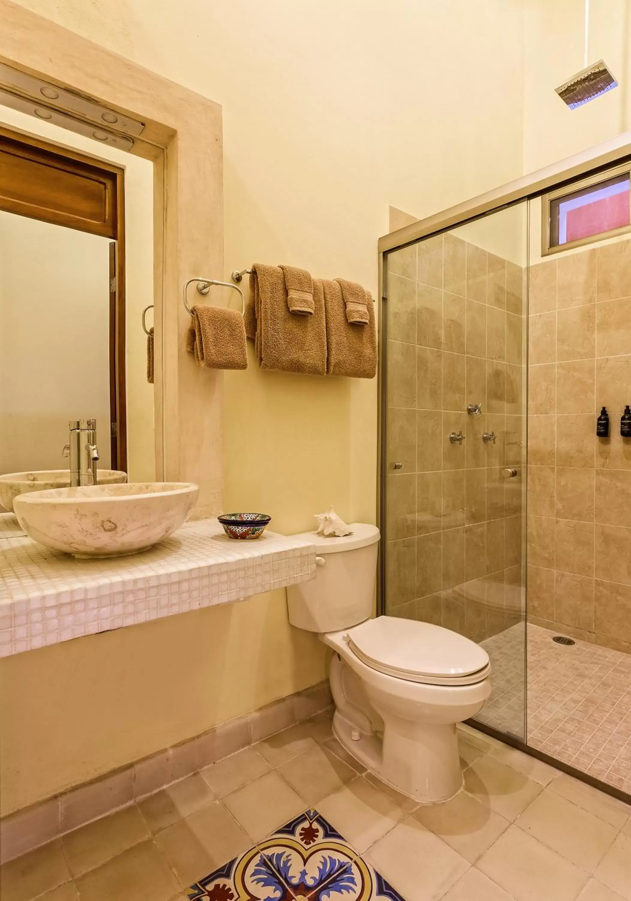 Bathroom in Casa Del Maya Bed & Breakfast