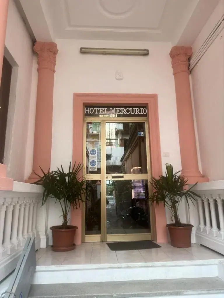 Facade/entrance in Hotel Mercurio