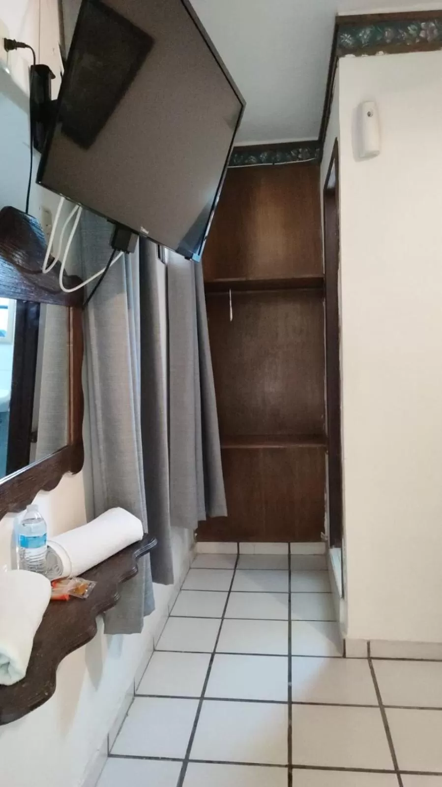 Bedroom, TV/Entertainment Center in Hotel Rath