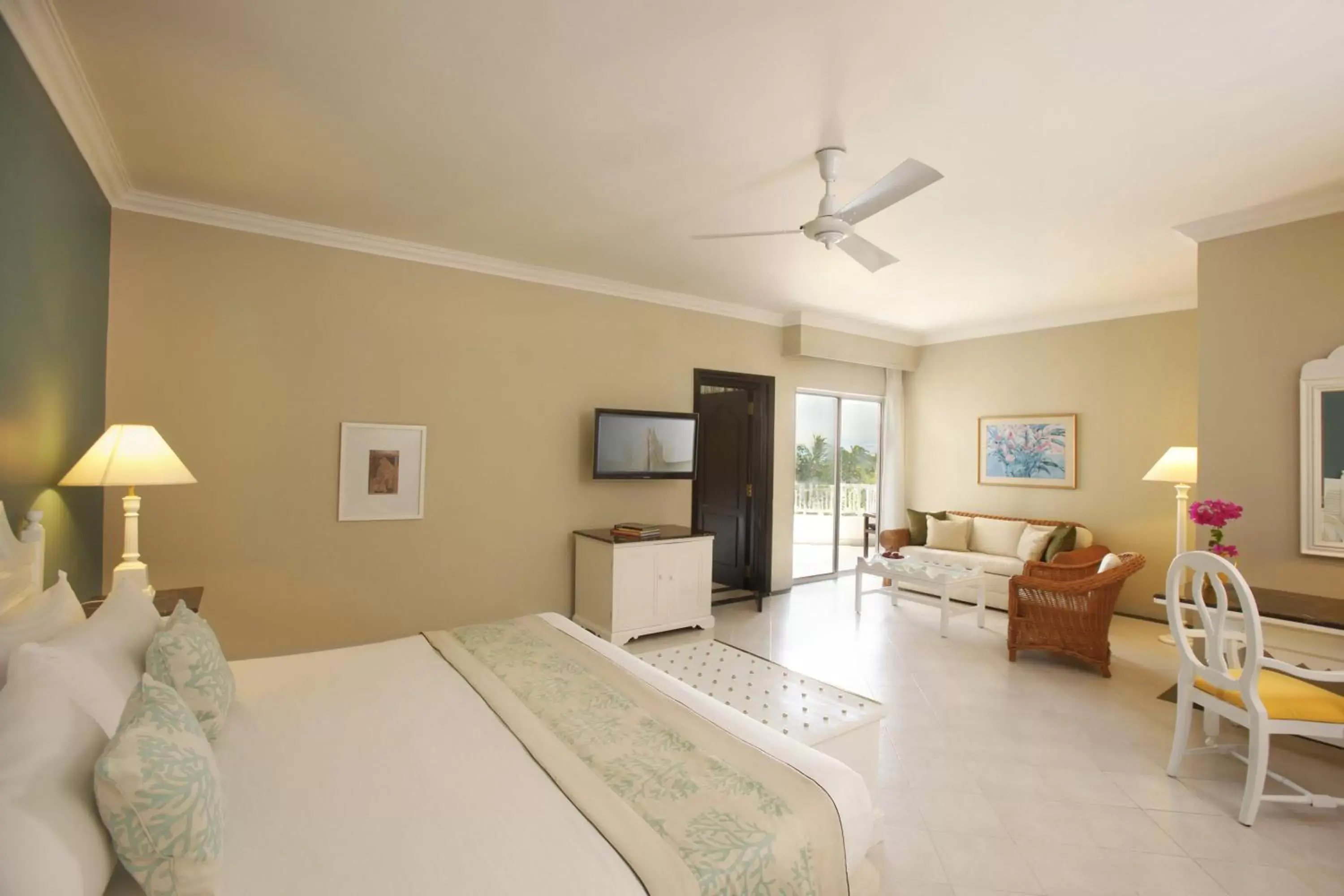 Bedroom, Seating Area in Taj Bentota Resort & Spa