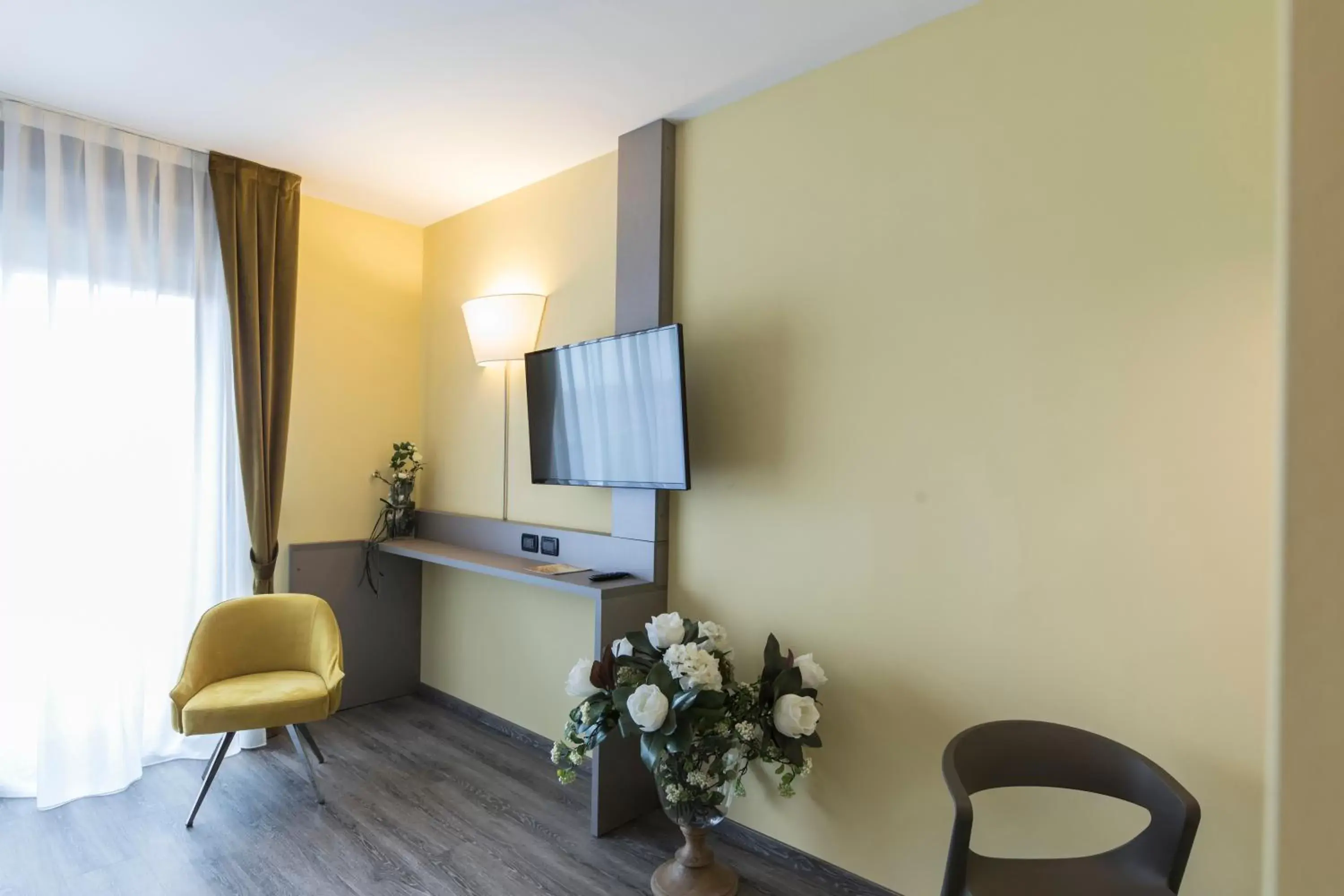 TV and multimedia, TV/Entertainment Center in Hotel Donatello Imola