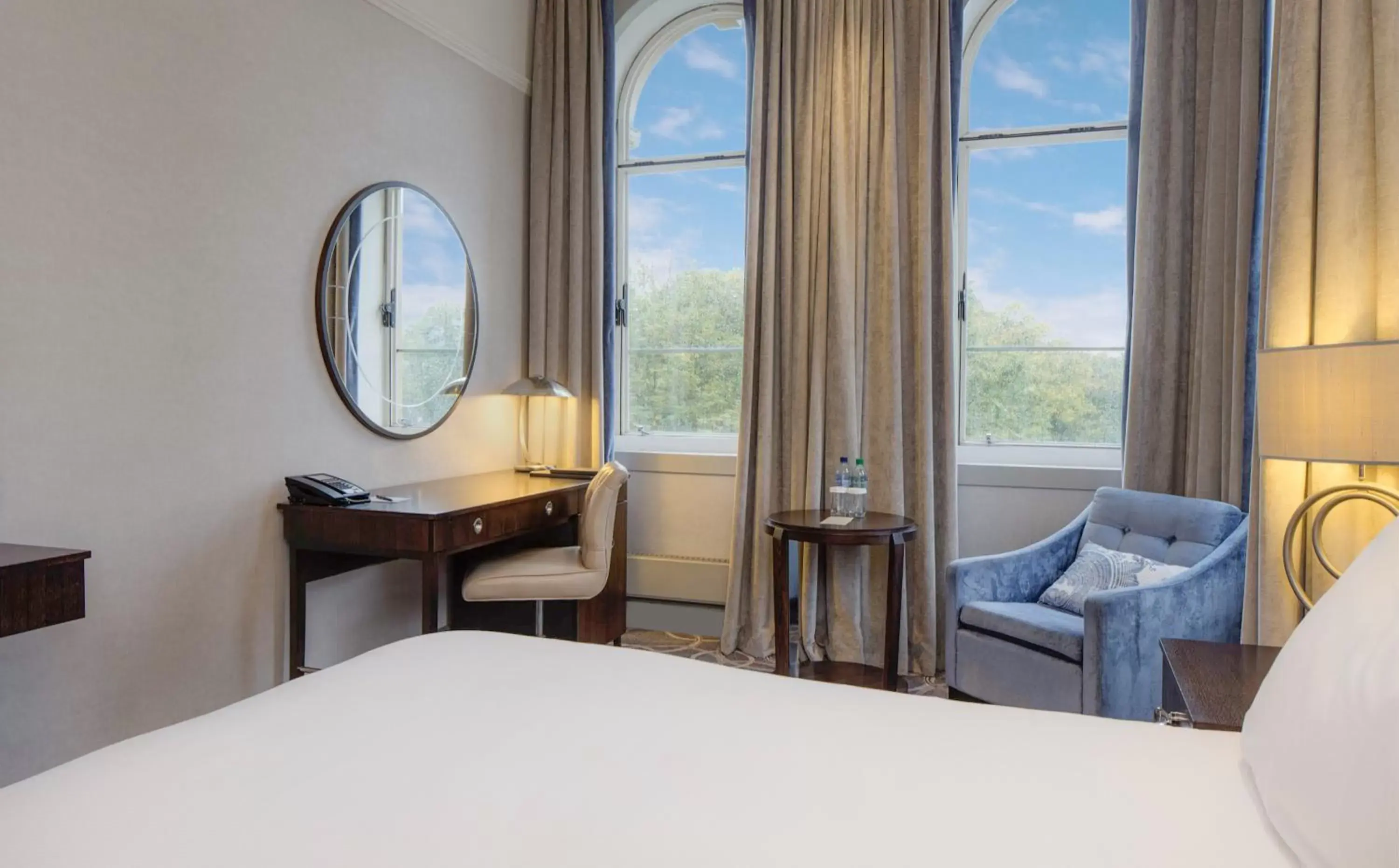 Bedroom, Bed in Glasgow Grosvenor Hotel