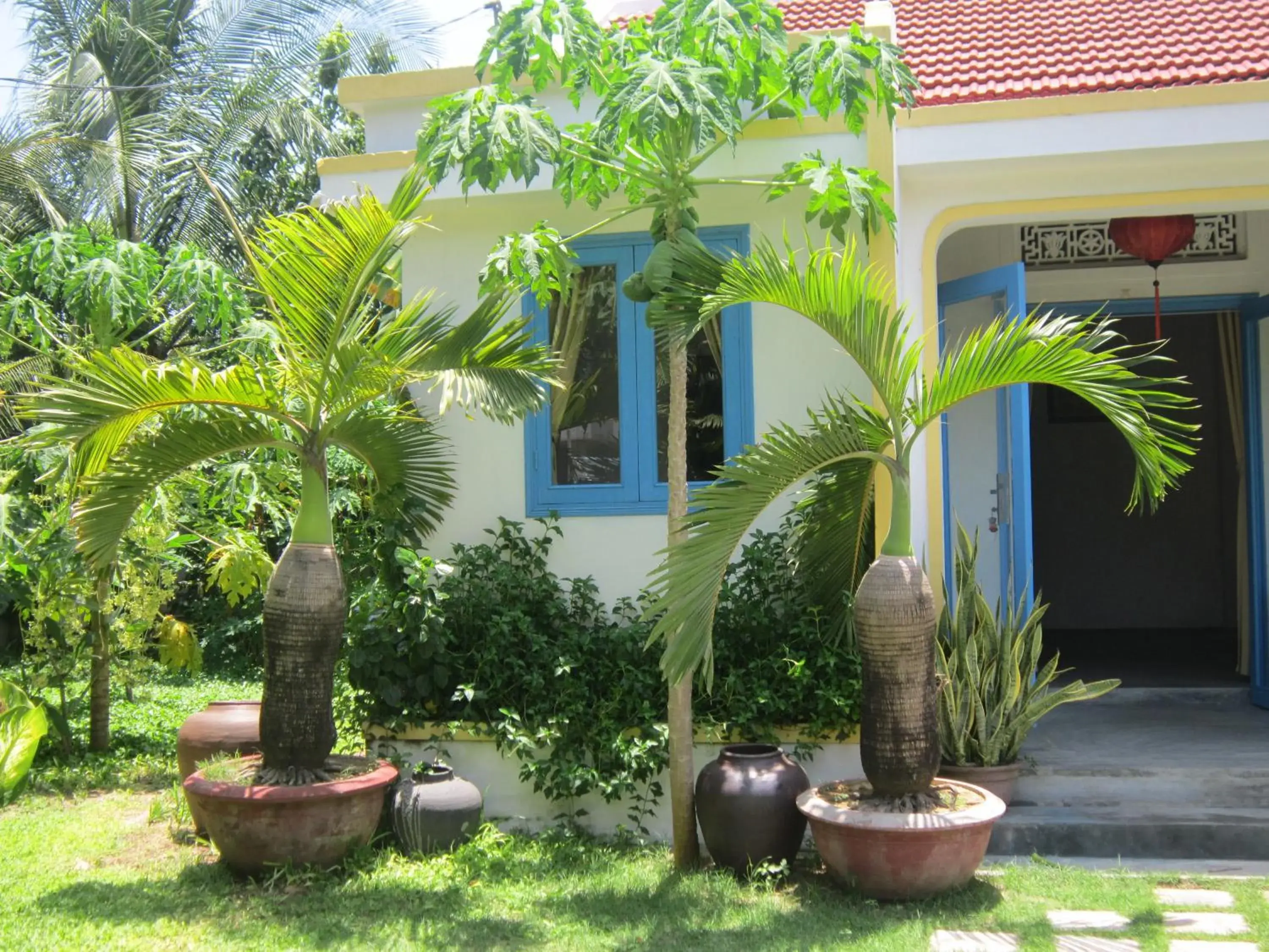 Property building in Local Beach Homestay