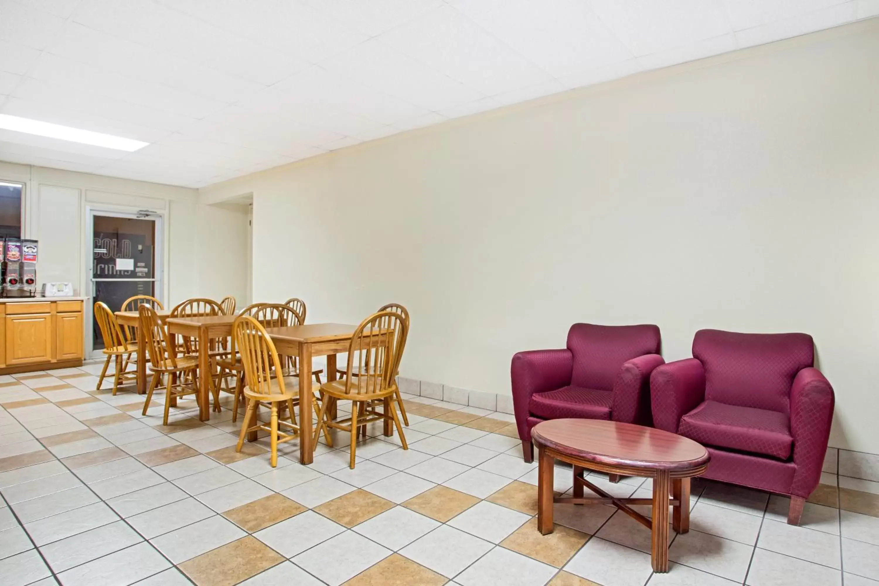 Lobby or reception in Bristol Parkway inn Lobby or reception in Bristol Parkway inn