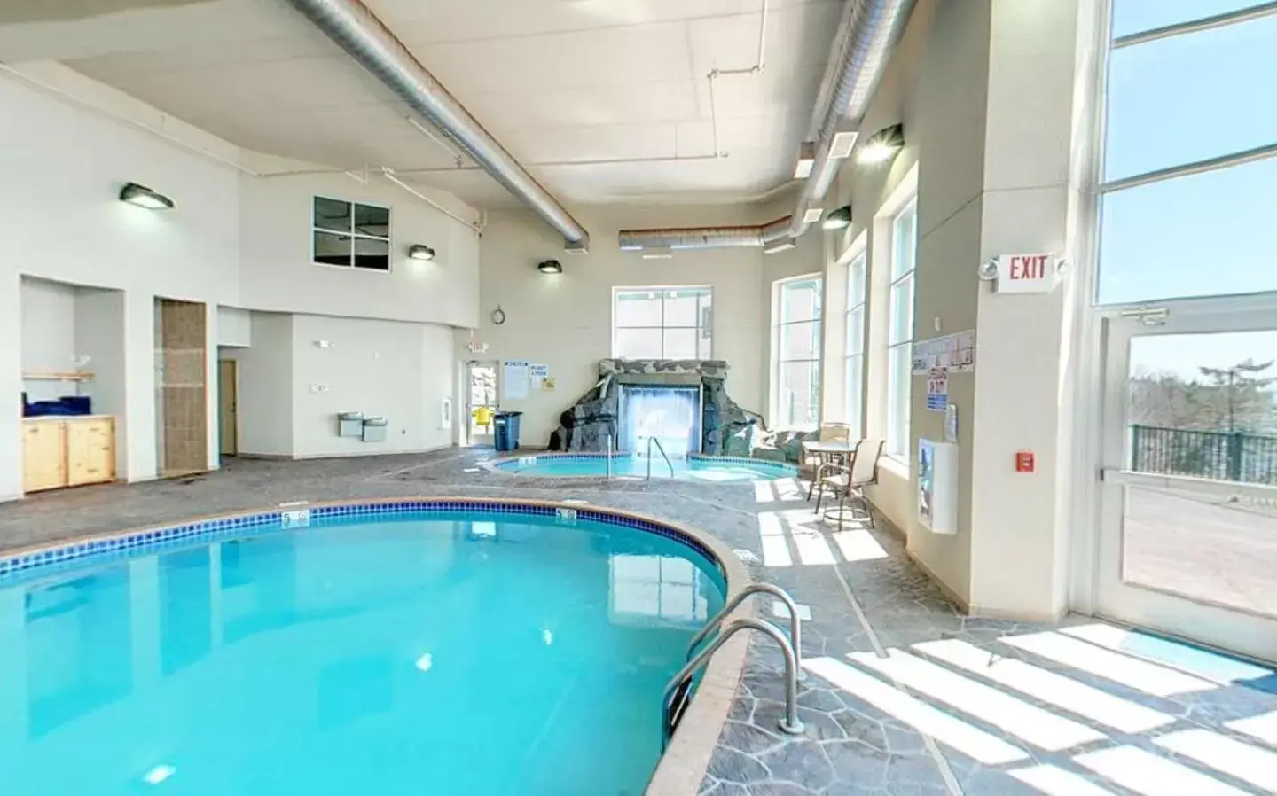 Property building, Swimming Pool in Superior Shores