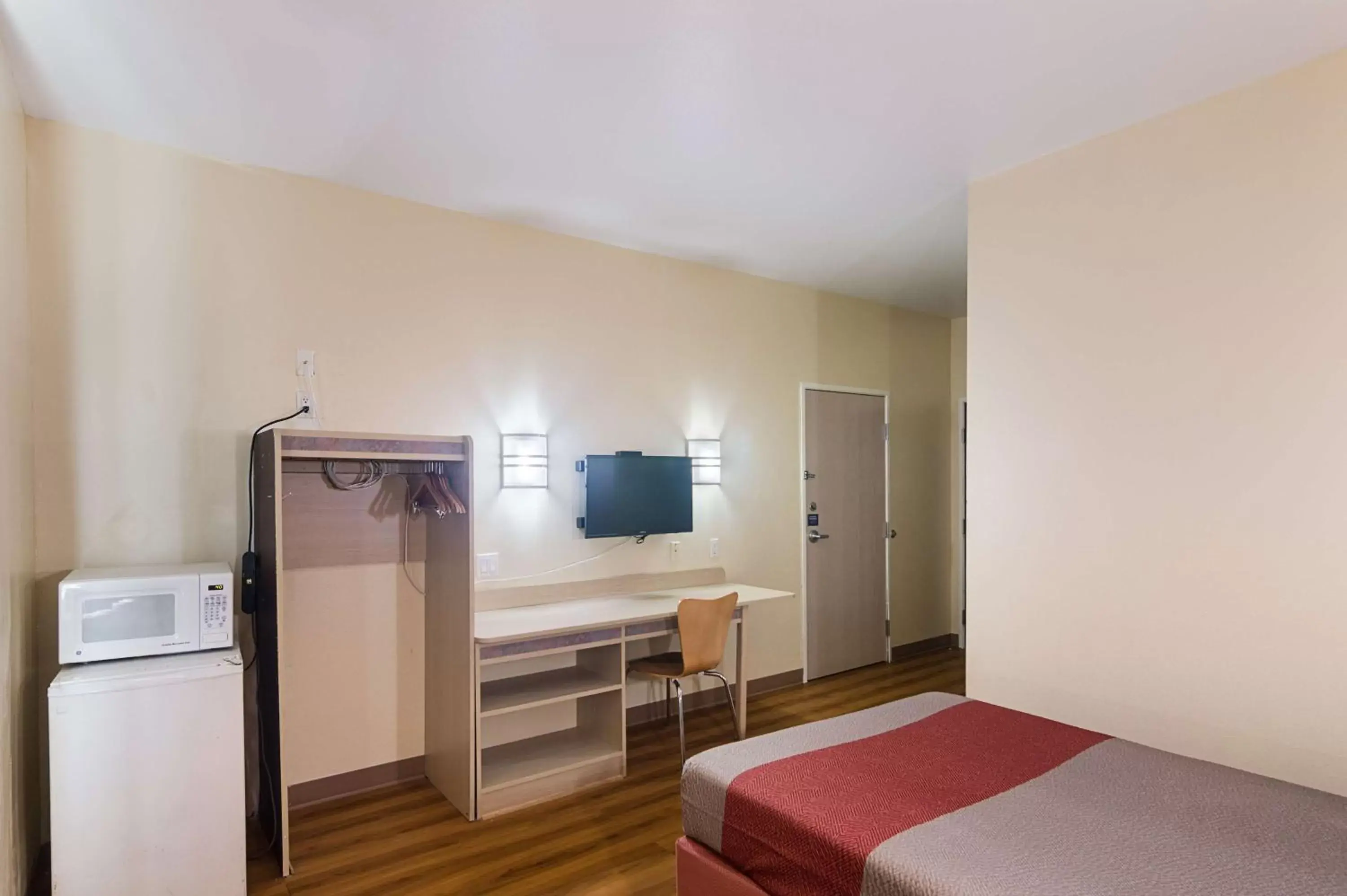 Photo of the whole room, Bed in Motel 6-Terrell, TX Photo of the whole room, Bed in Motel 6-Terrell, TX