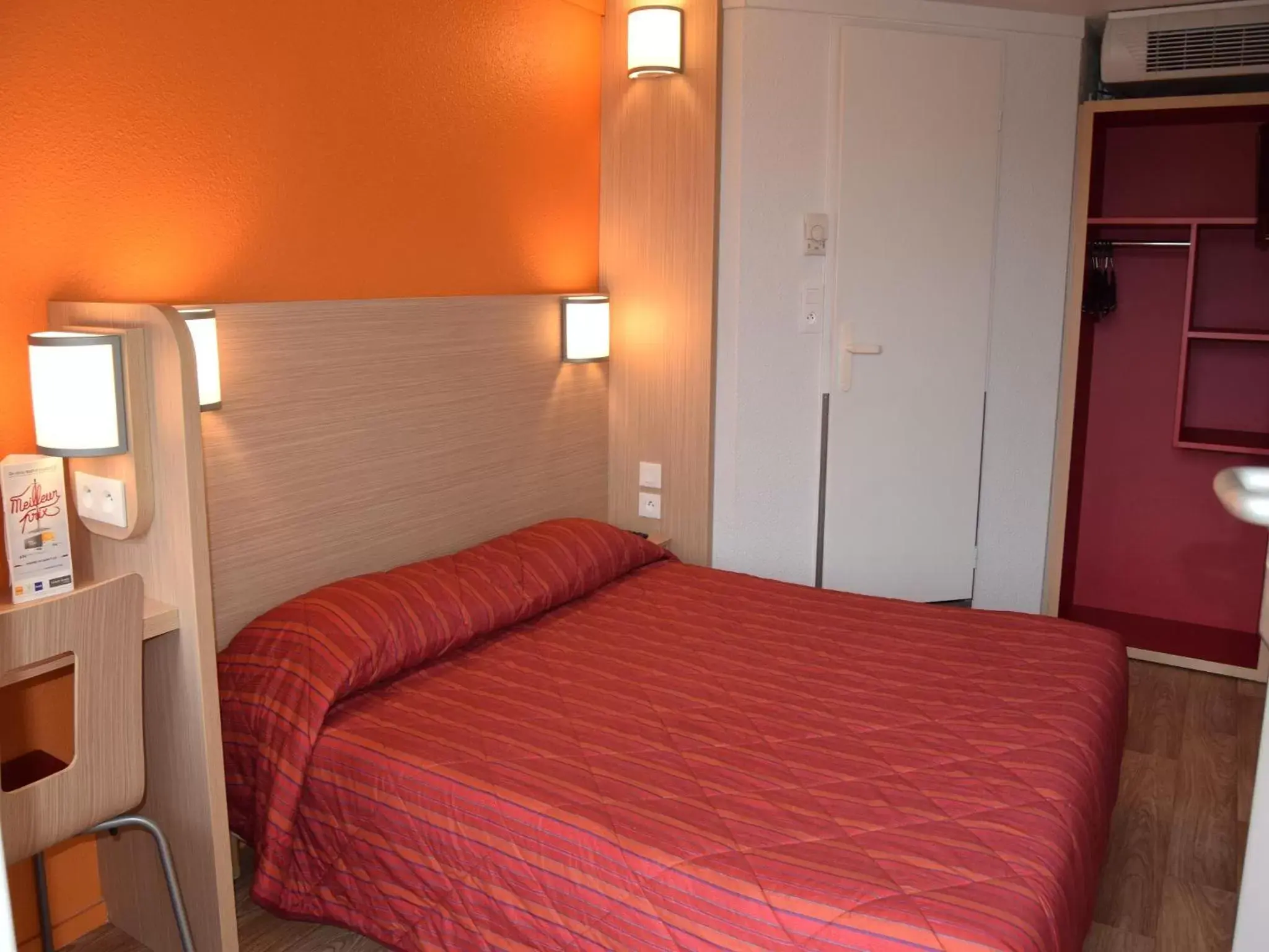 Bedroom, Room Photo in Premiere Classe Creil - Villers Saint Paul