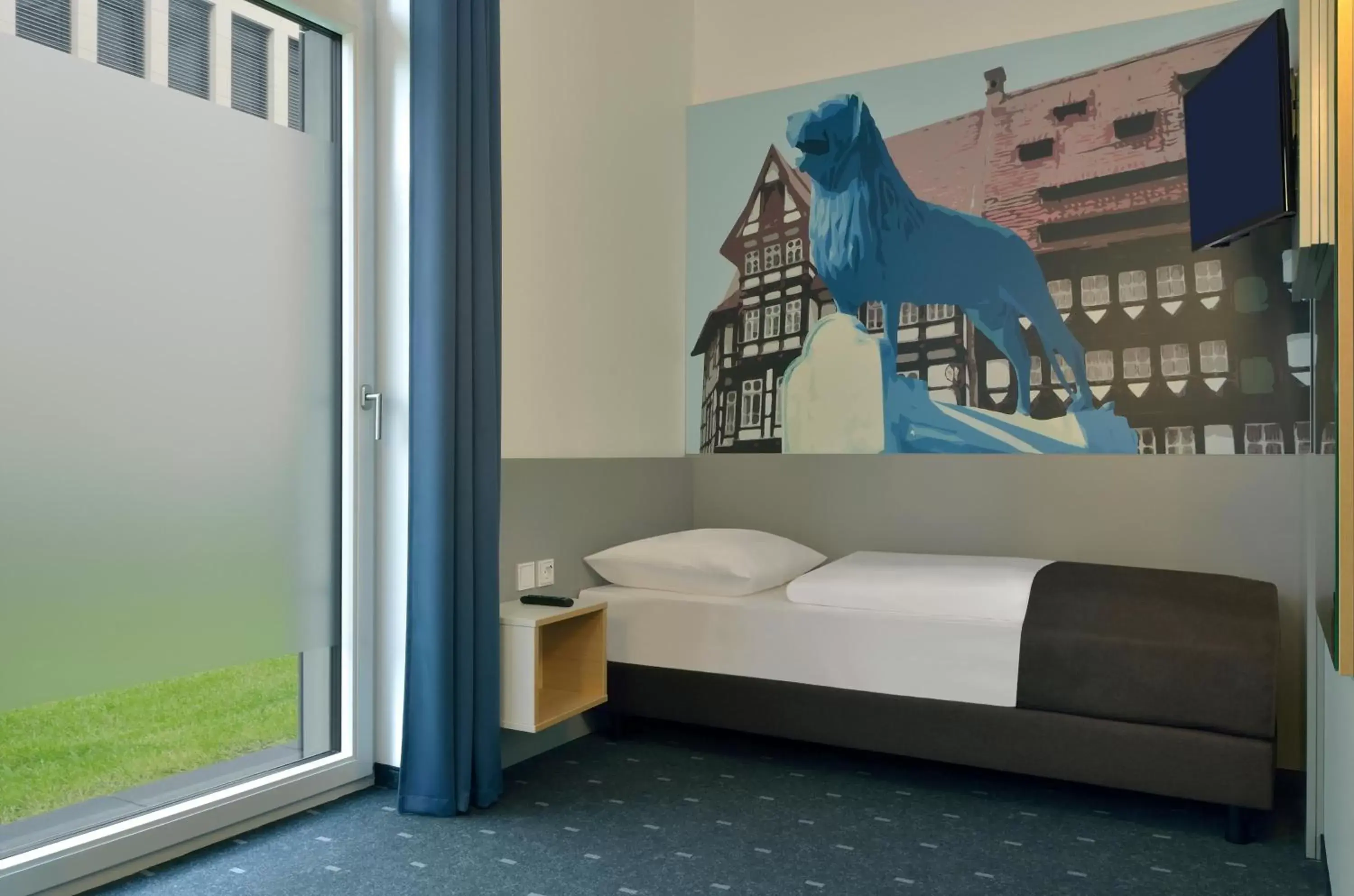 Photo of the whole room, Bed in B&B Hotel Braunschweig-City