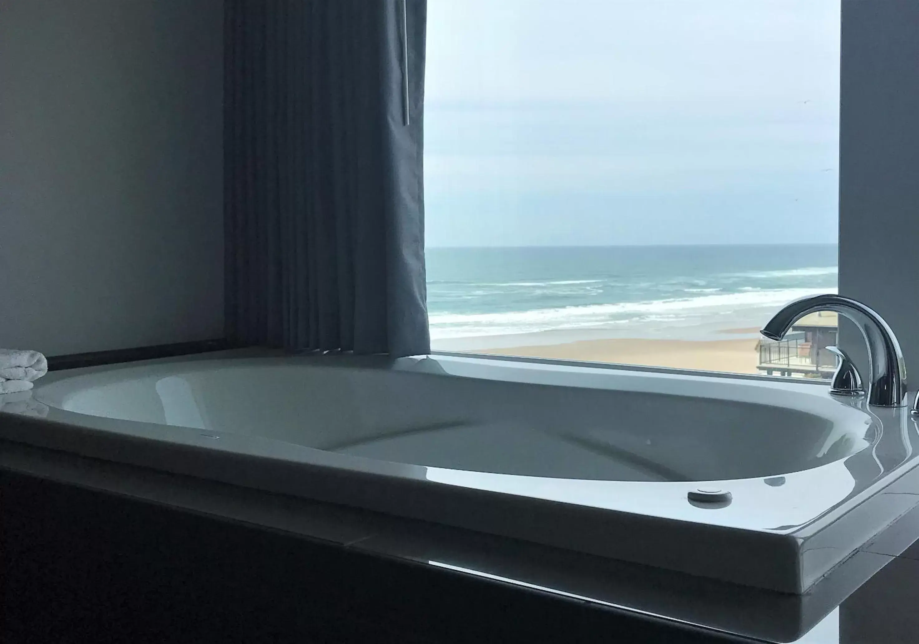 Sea view, Bathroom in Starfish Manor Oceanfront Hotel