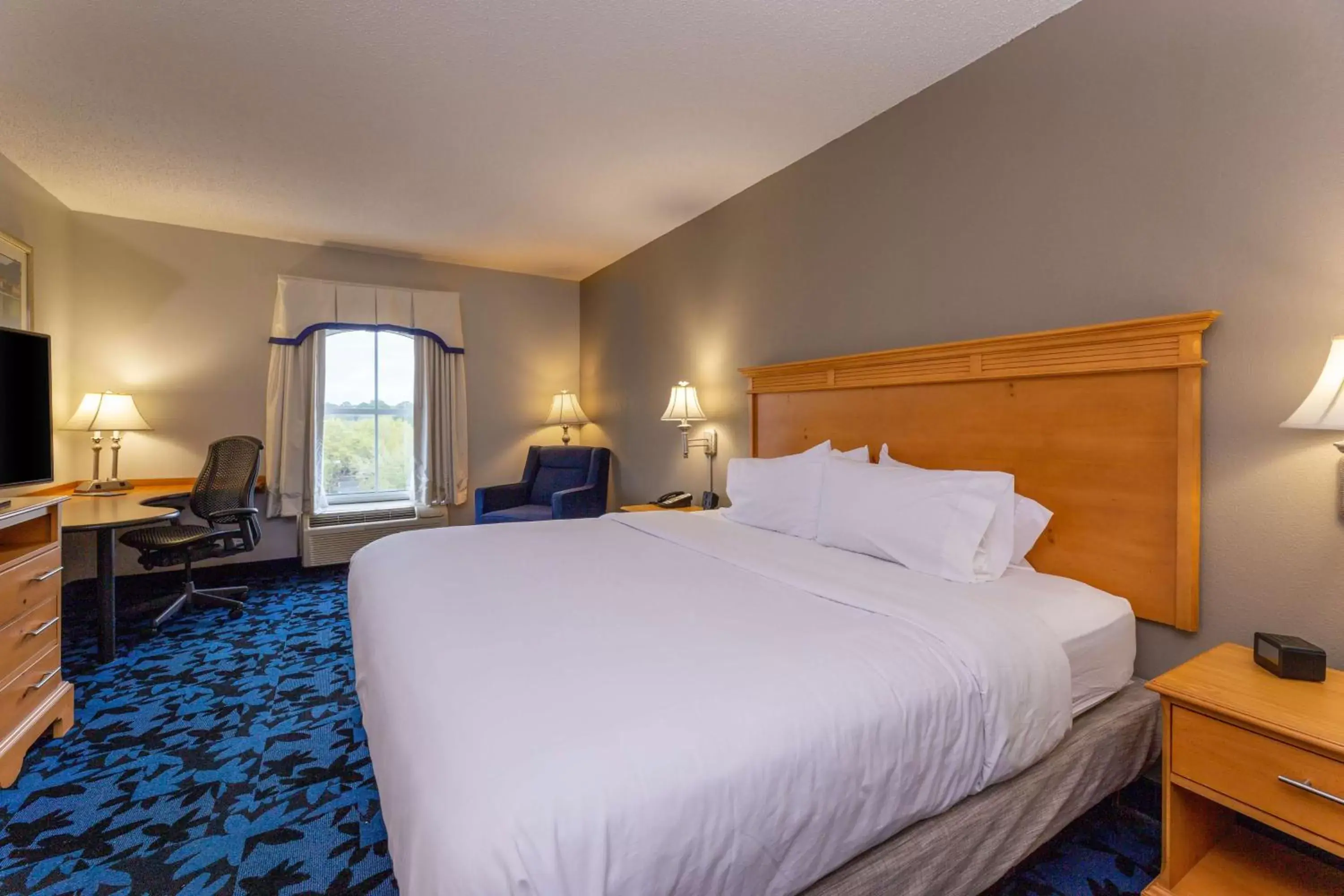 Bedroom, Bed in Hampton Inn & Suites Jacksonville Deerwood Park