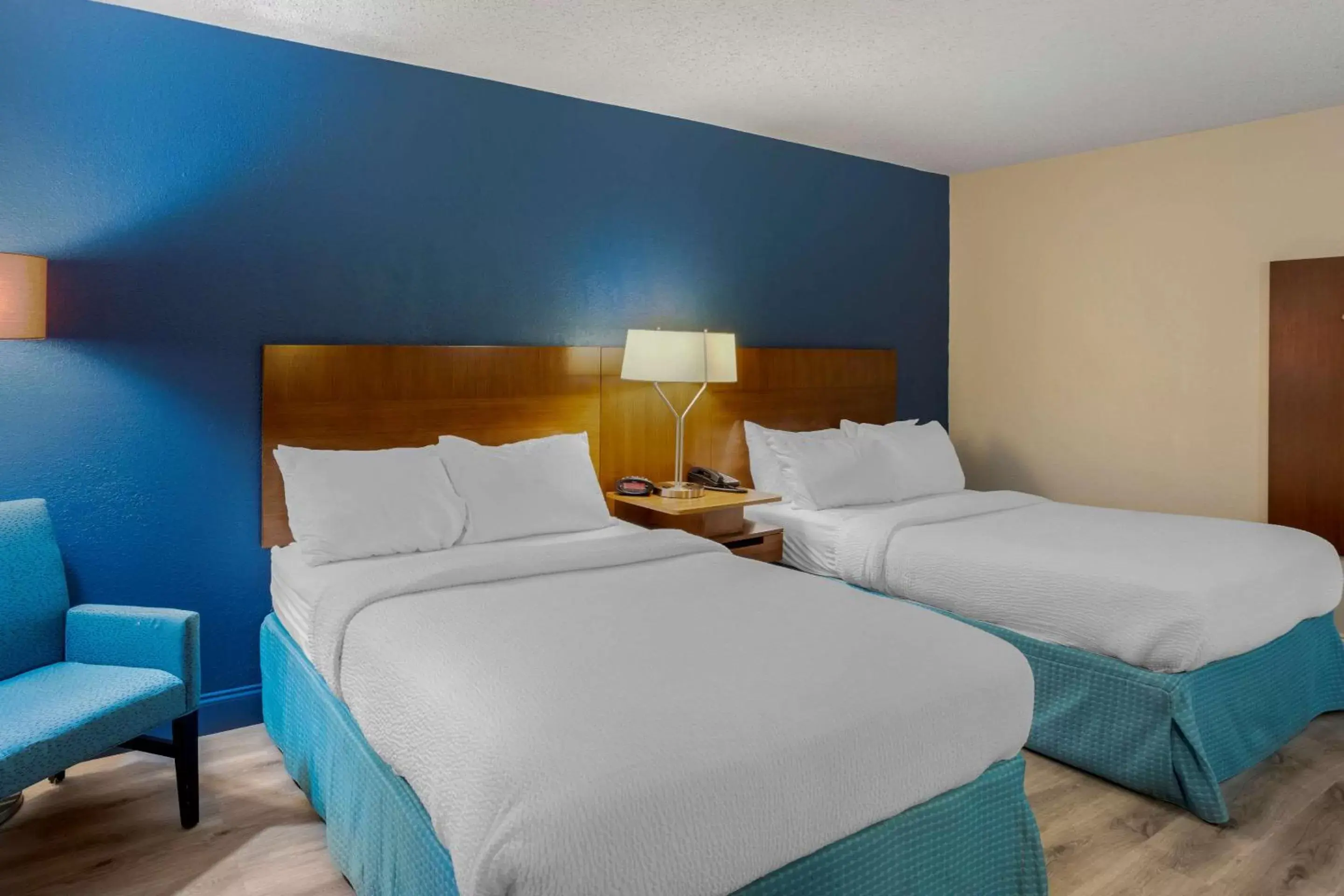 Bedroom, Bed in Comfort Inn & Suites Mt Laurel - Philadelphia