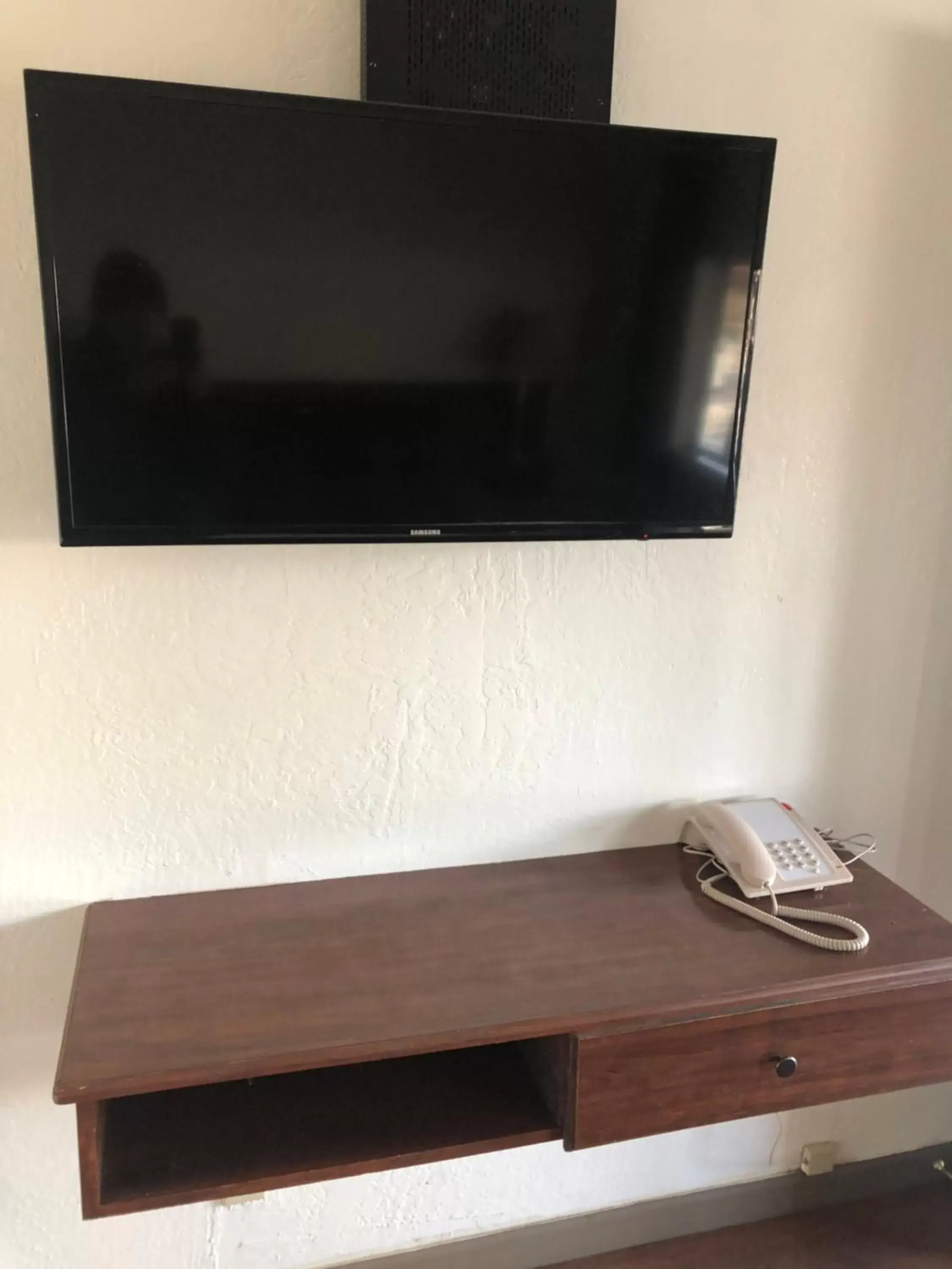 TV/Entertainment Center in Pine Cone Motel