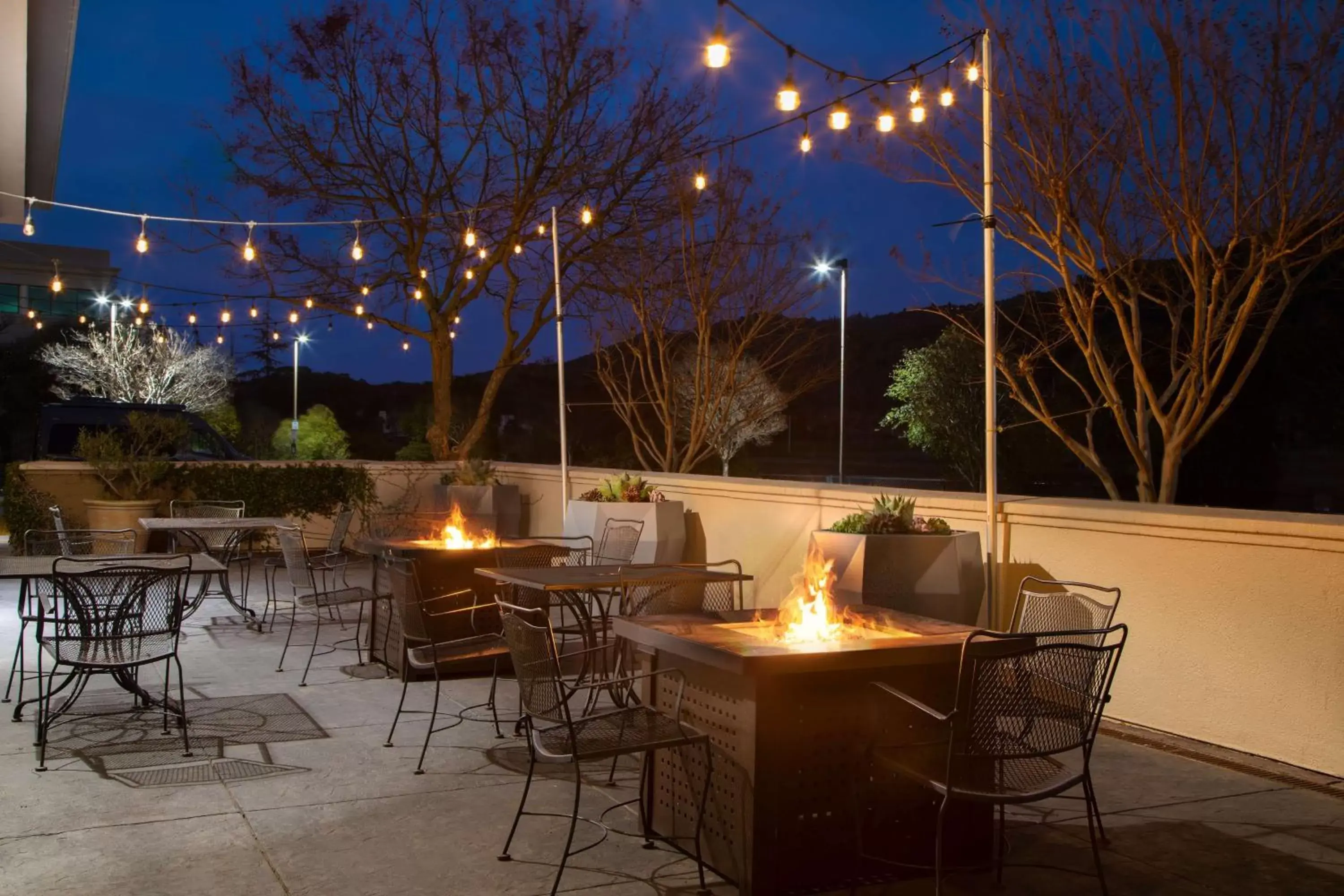 Meeting/conference room, Restaurant/Places to Eat in Embassy Suites by Hilton San Rafael Marin County