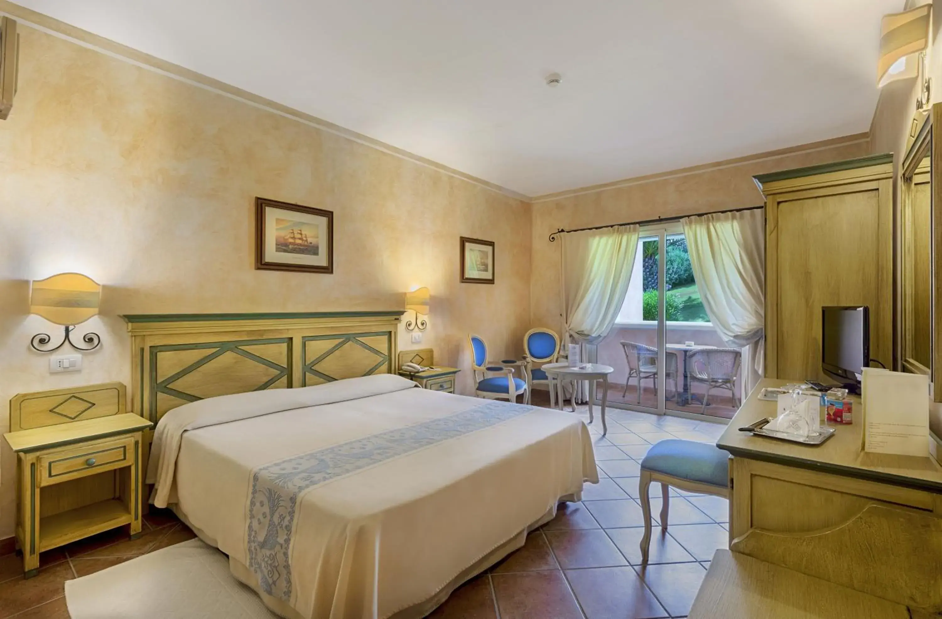 Photo of the whole room in Colonna Resort
