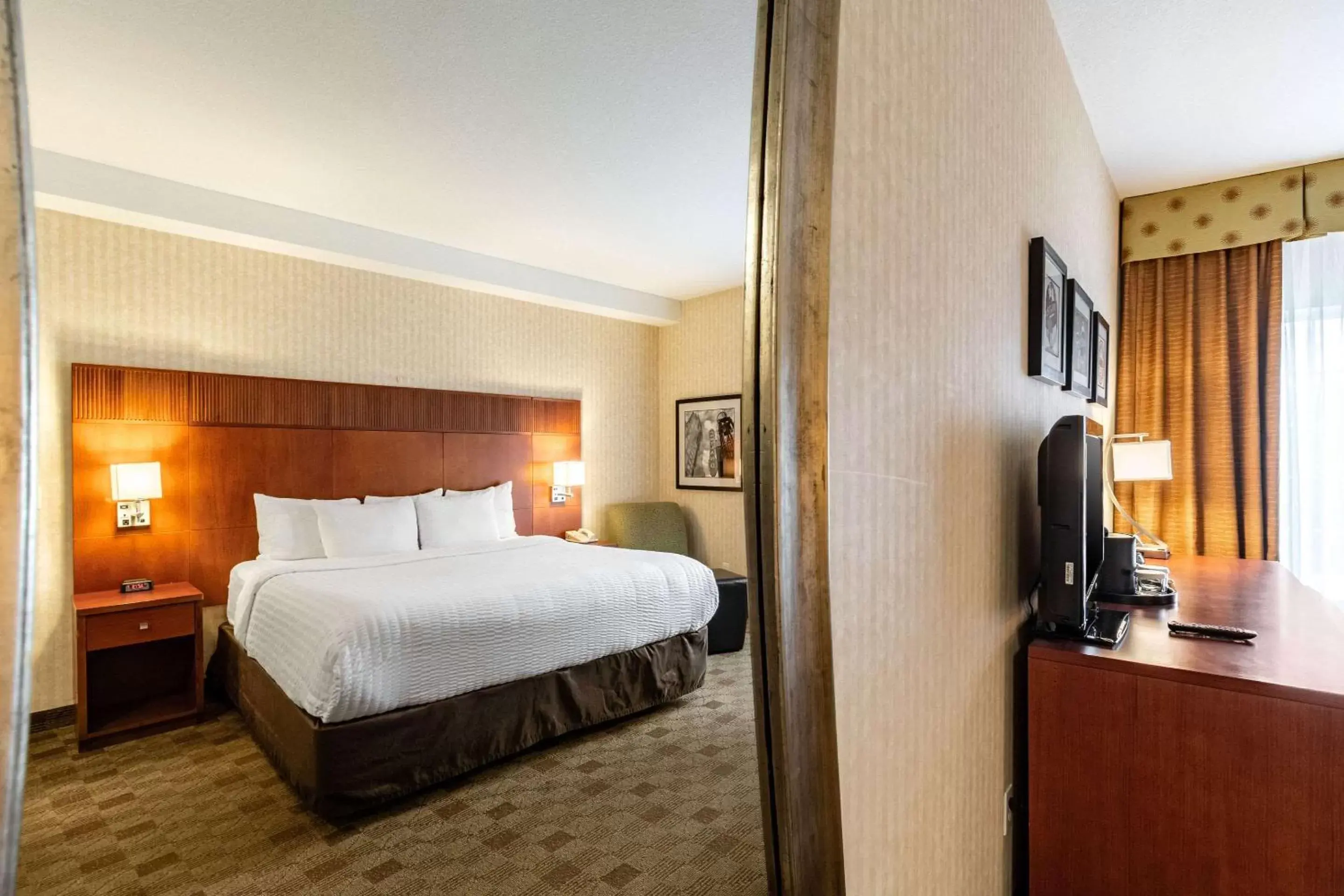 Photo of the whole room, Bed in Clarion Hotel Portland International Airport